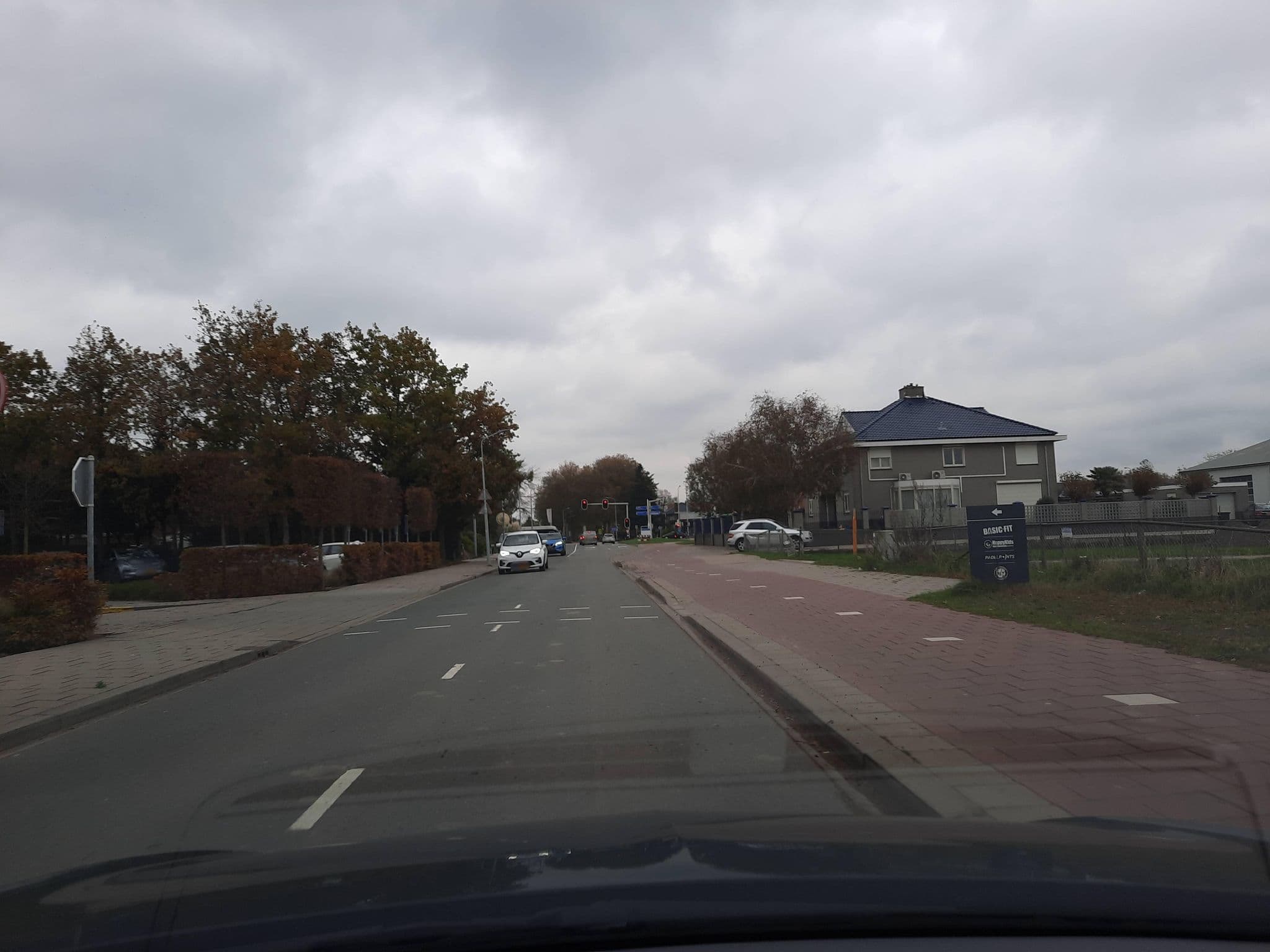 Street view near Dorint Airport-Hotel Amsterdam, Badhoevedorp — © Lowiekse (CC BY-SA · Mapillary)