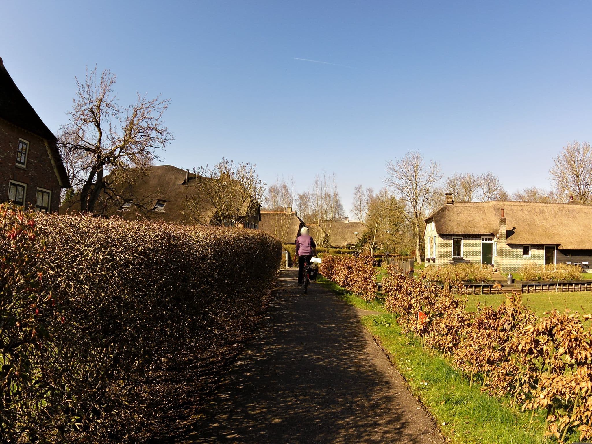 Street view near Mol-Drost Bed & Breakfast, Giethoorn — © marczoutendijk (CC BY-SA · Mapillary)
