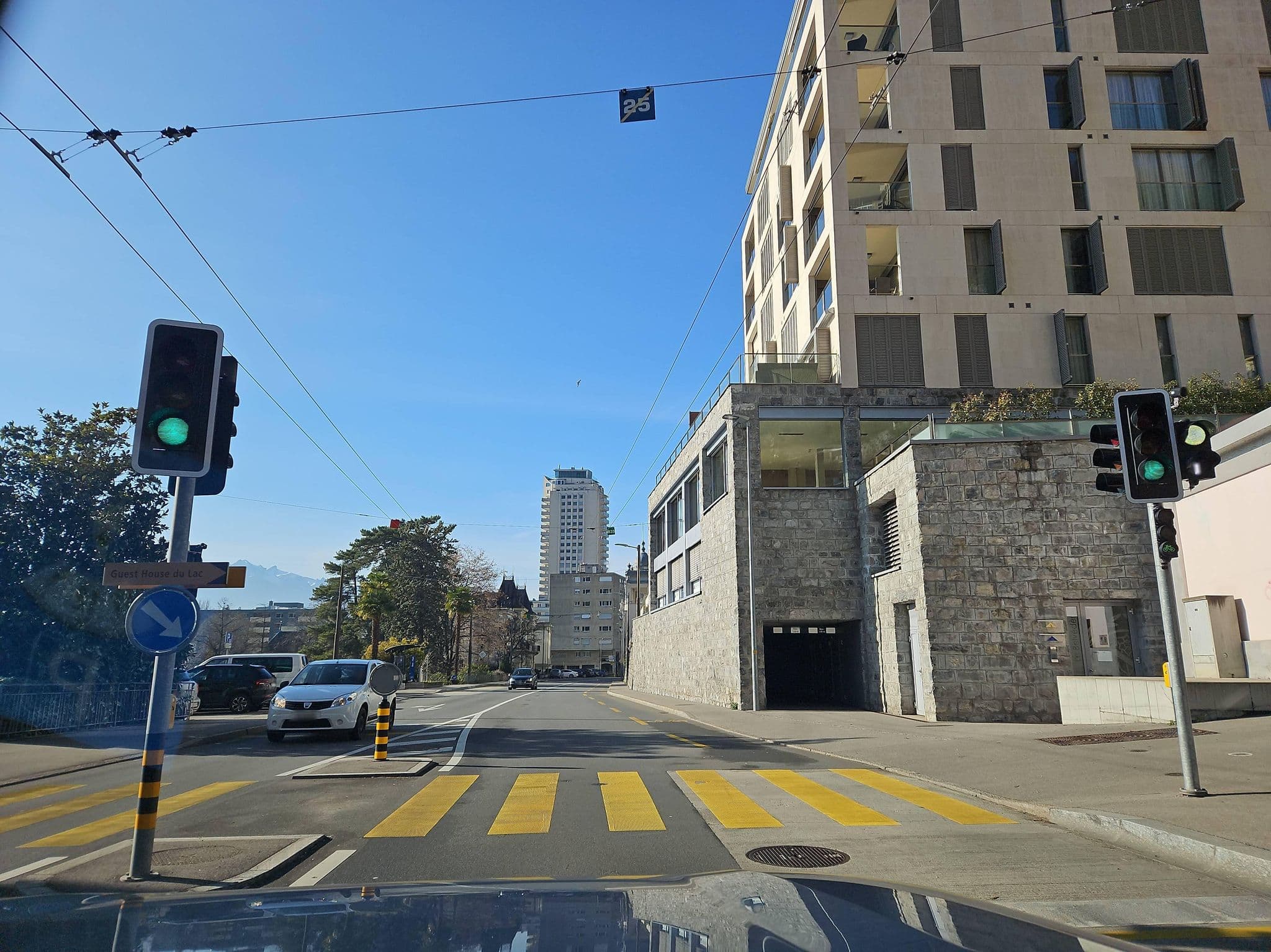Street view near B&B Guest House Du Lac, Montreux — © Yha1 (CC BY-SA · Mapillary)