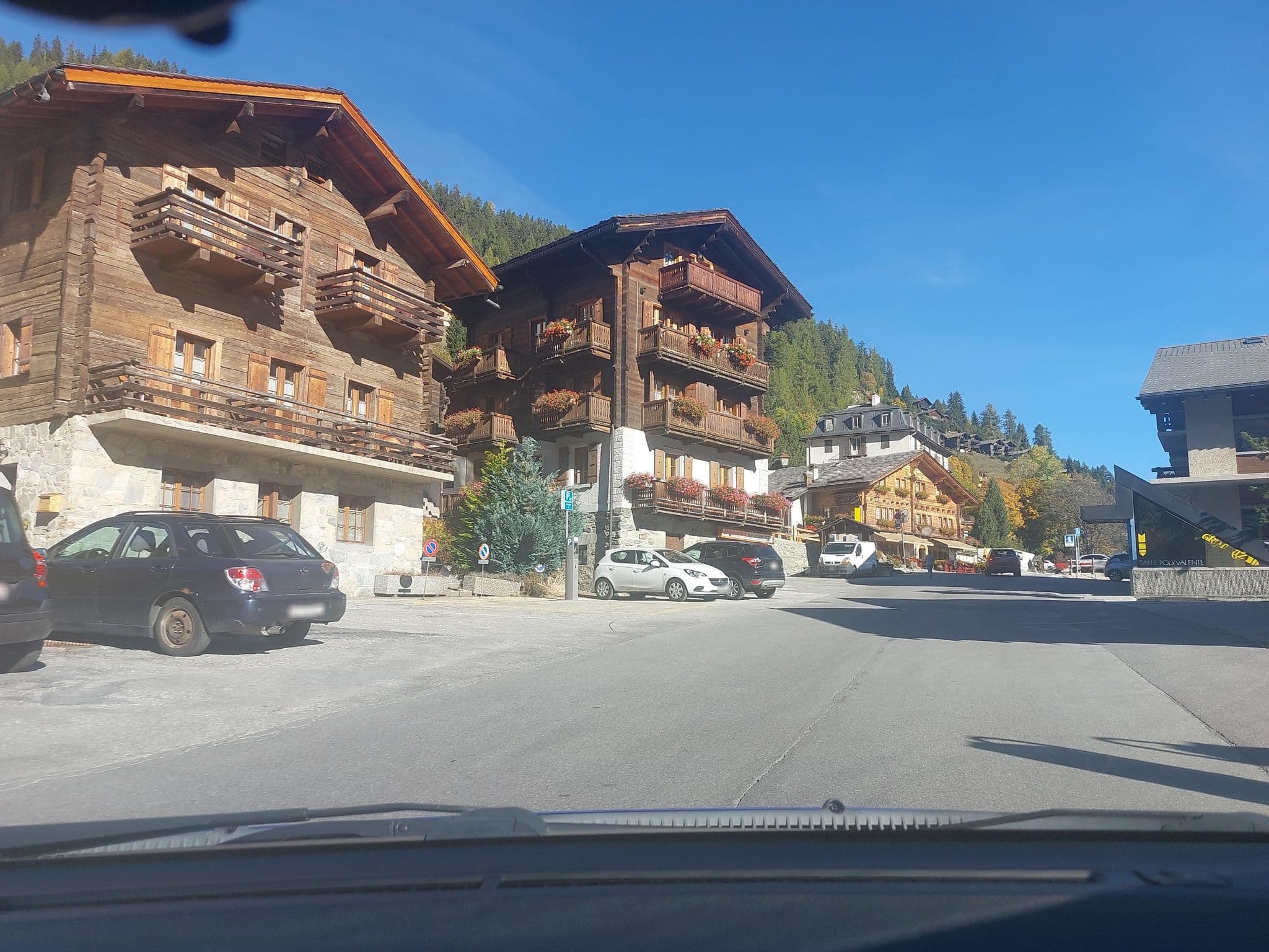 Street view near Hotel Le Meleze, Evolène — © Balbenar (CC BY-SA · Mapillary)