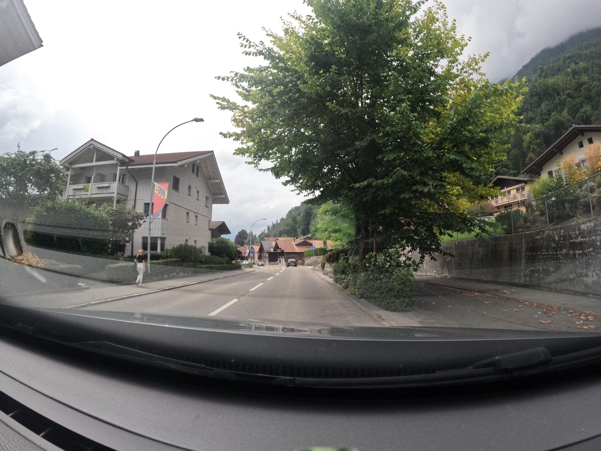 Street view near Wohnung Garage Burgseeli, Ringgenberg — © vinisa (CC BY-SA · Mapillary)
