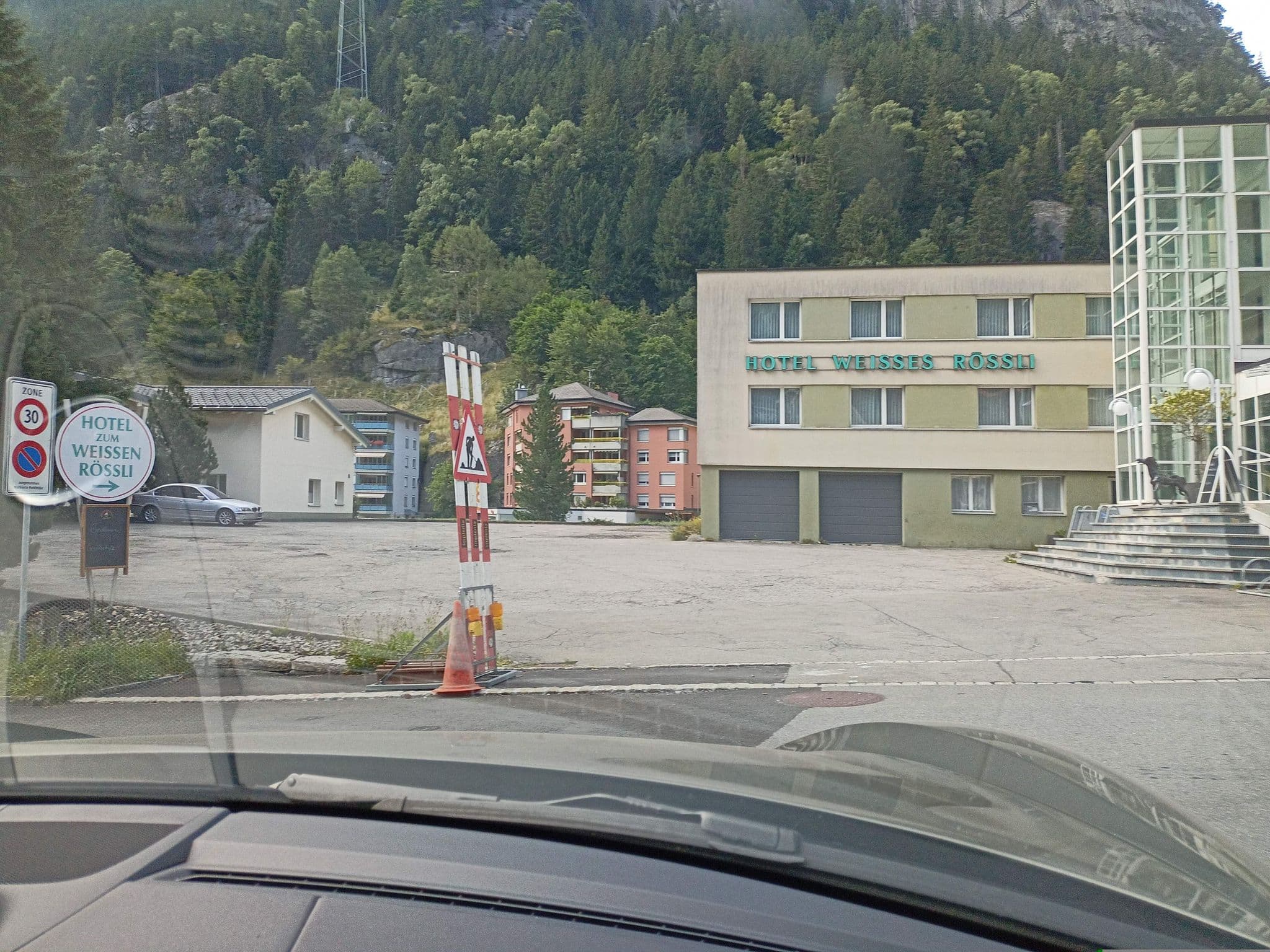 Street view near Zum Weissen Rössli, Andermatt — © xdTAGCLAN (CC BY-SA · Mapillary)