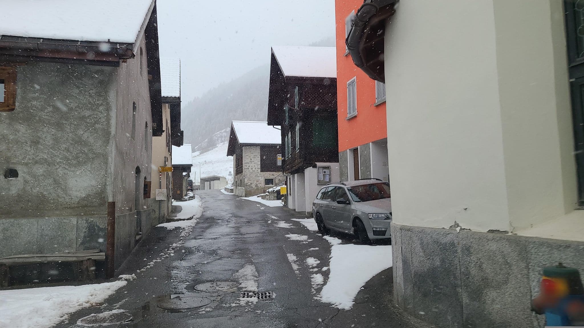 Street view near Capanna Cristallina CAS, Airolo — © chrisbeddow (CC BY-SA · Mapillary)