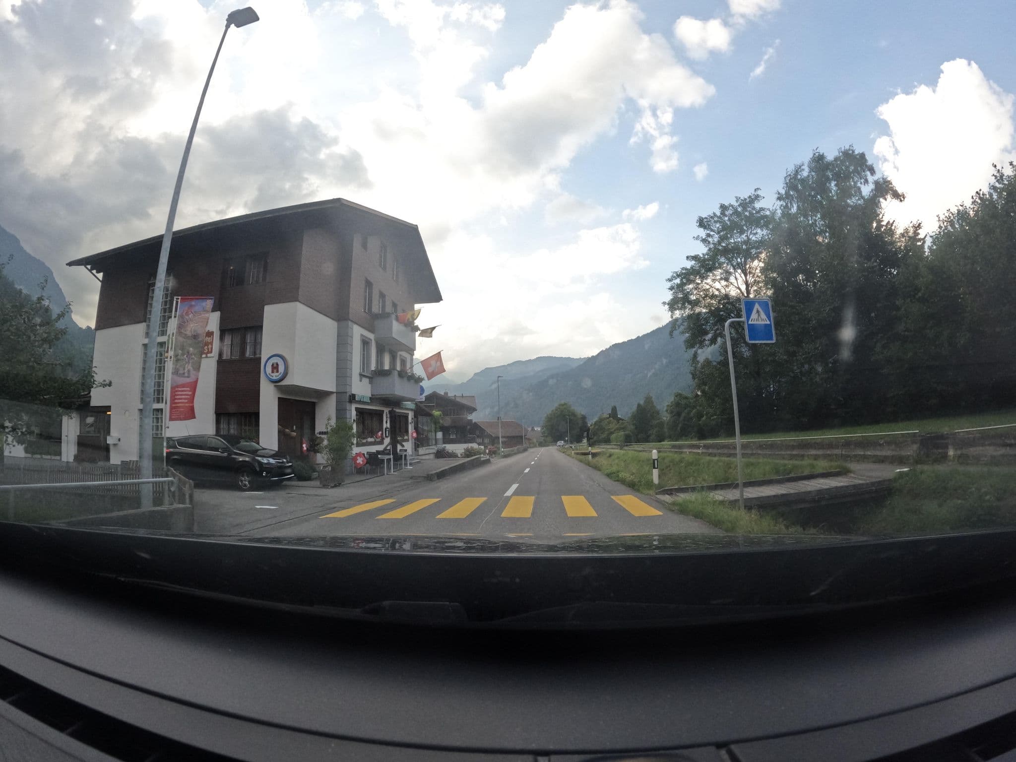 Street view near Tourist Hotel, Meiringen — © vinisa (CC BY-SA · Mapillary)