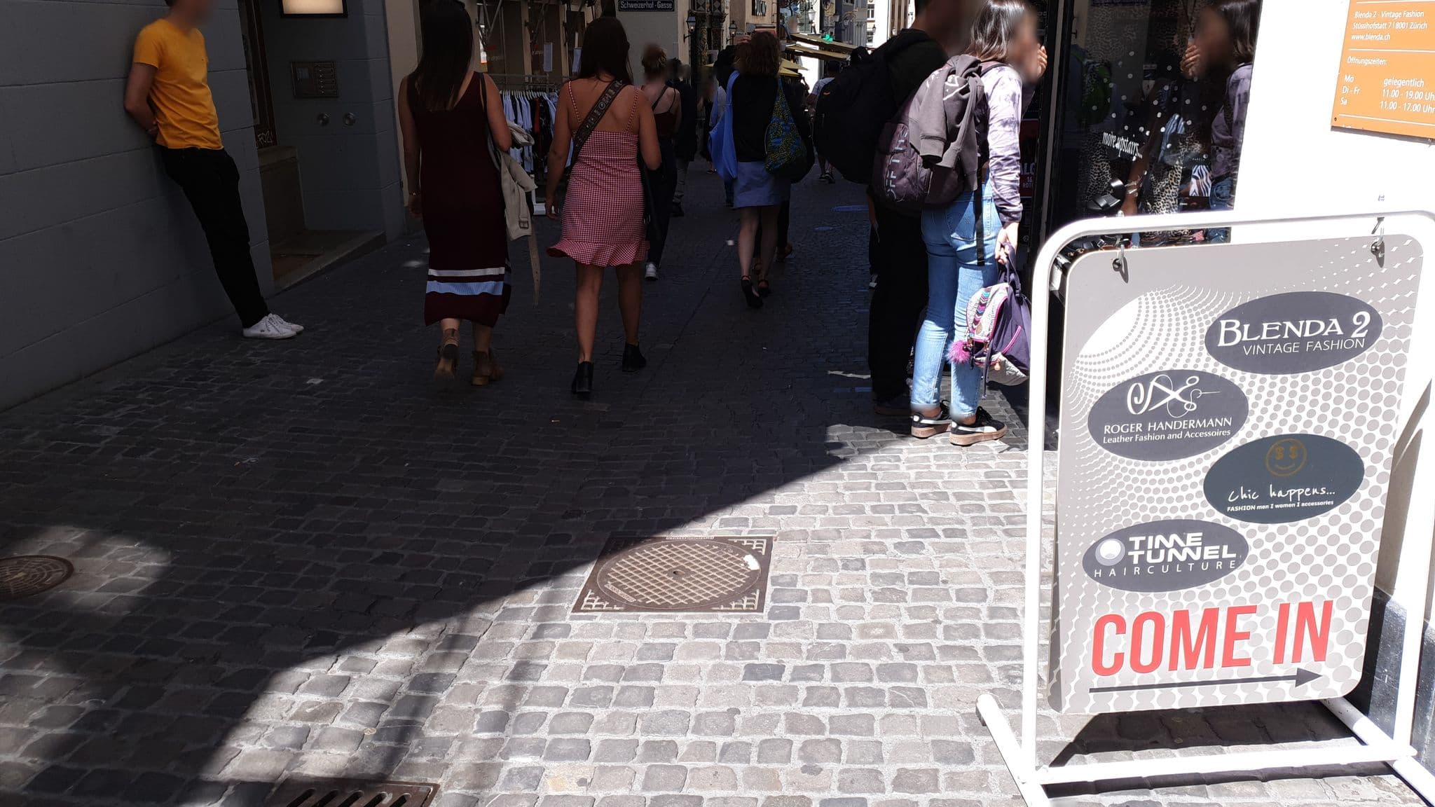 Street view near Hotel Franziskaner, Zürich (Kreis 1) / Rathaus — © jopparn (CC BY-SA · Mapillary)