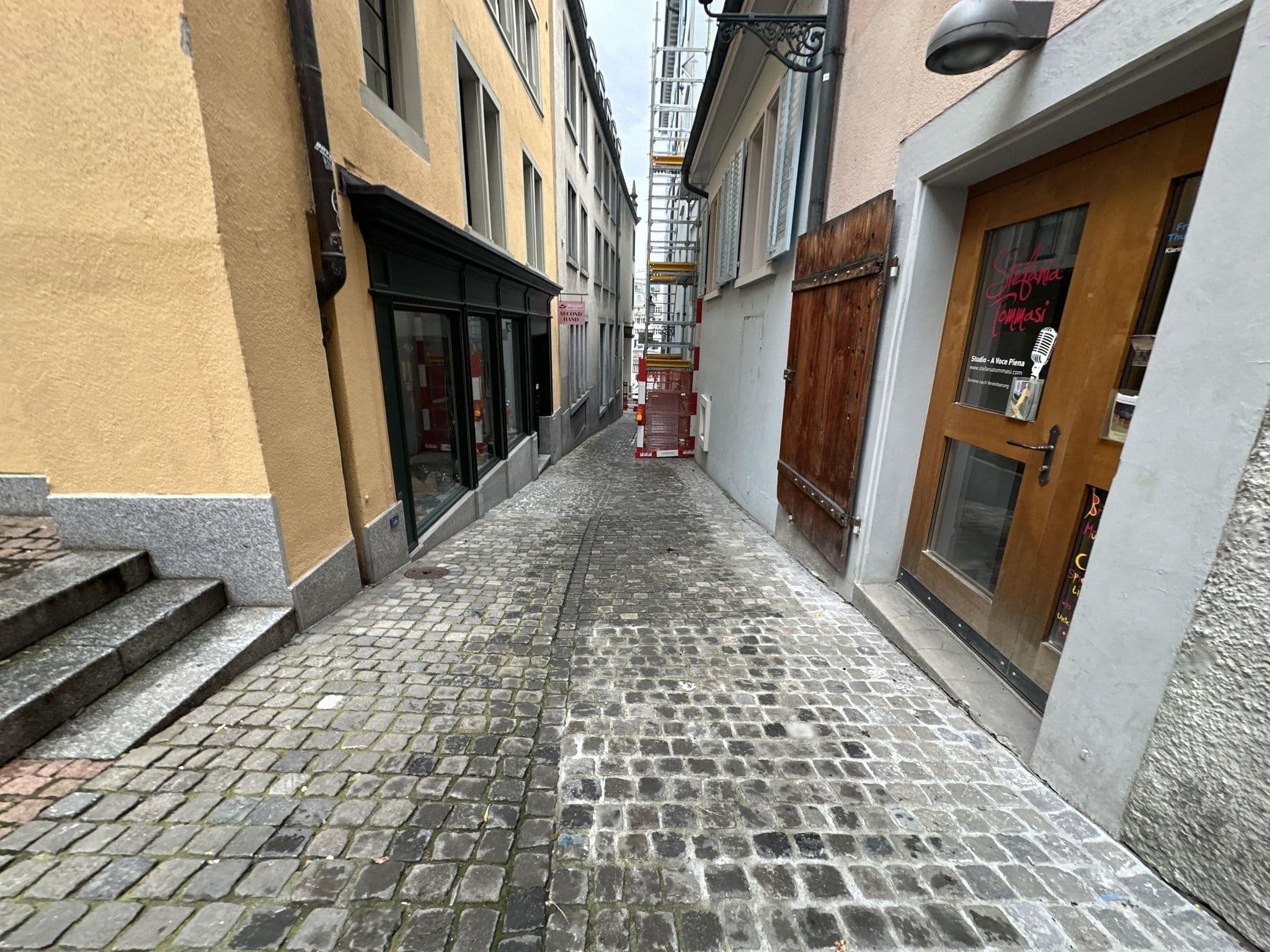 Street view near Hotel Angelita Habana GmbH, Zürich (Kreis 1) / Rathaus — © quickness805 (CC BY-SA · Mapillary)