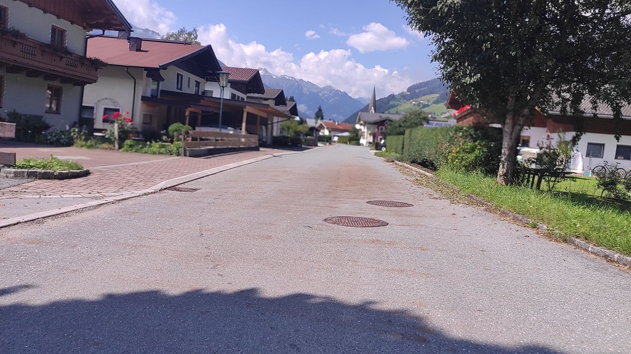 Street view near Haus Sonnseiten, Bramberg am Wildkogel — © consens_verkehrsplanung (CC BY-SA · Mapillary)
