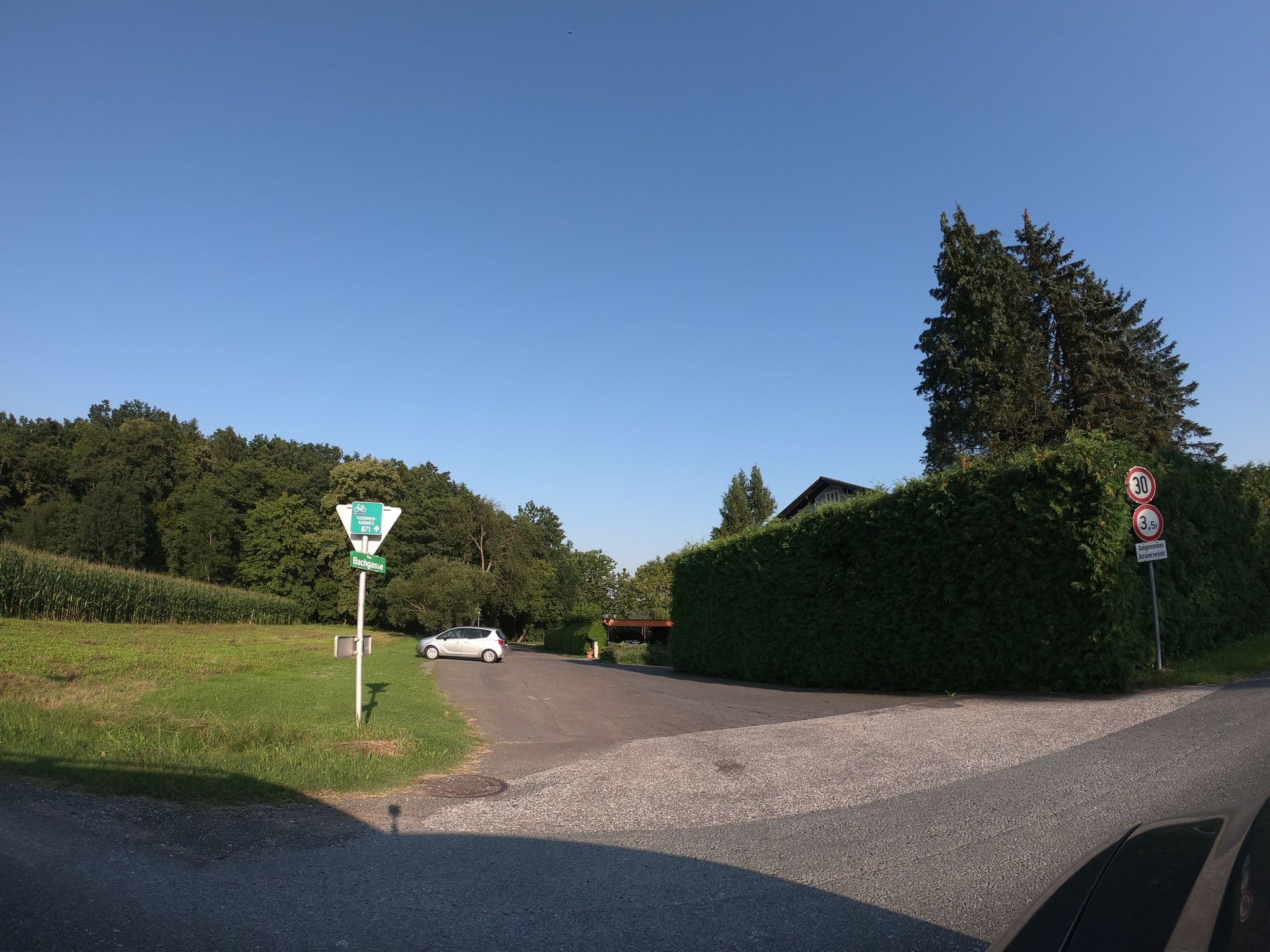 Street view near Pension Maitz, Jennersdorf — © richlv (CC BY-SA · Mapillary)