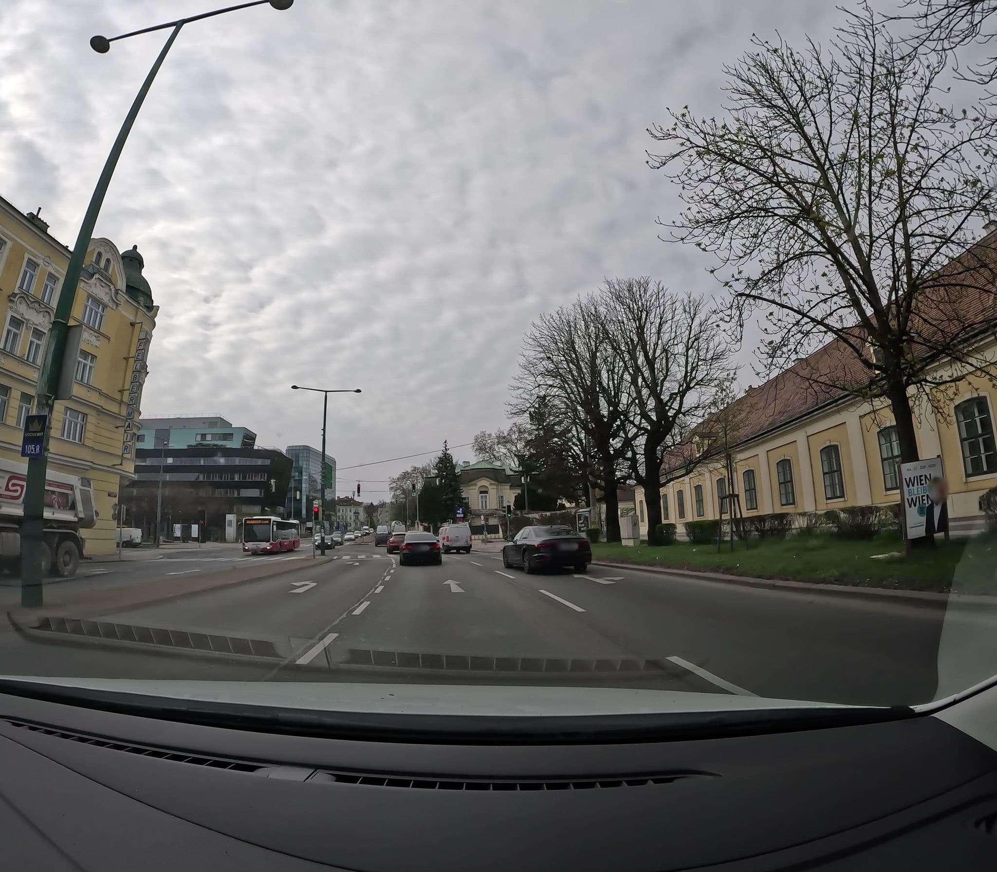 Street view near Hotel Kaiserpark, Fünfhaus — © erias (CC BY-SA · Mapillary)