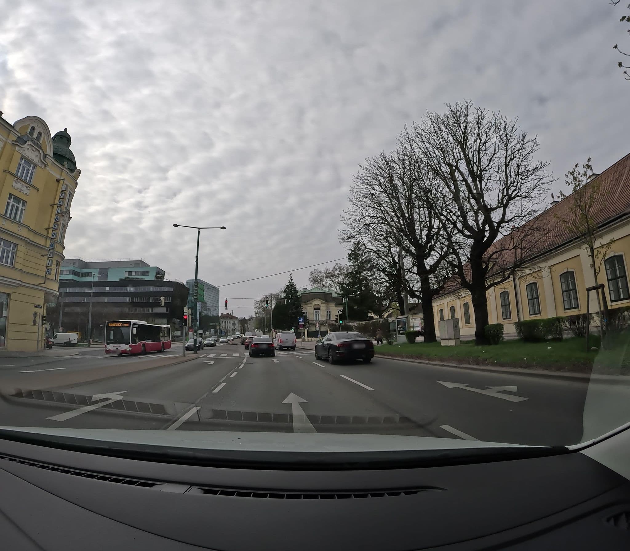 Street view near Kaiserpark Schoenbrunn, Fünfhaus — © erias (CC BY-SA · Mapillary)