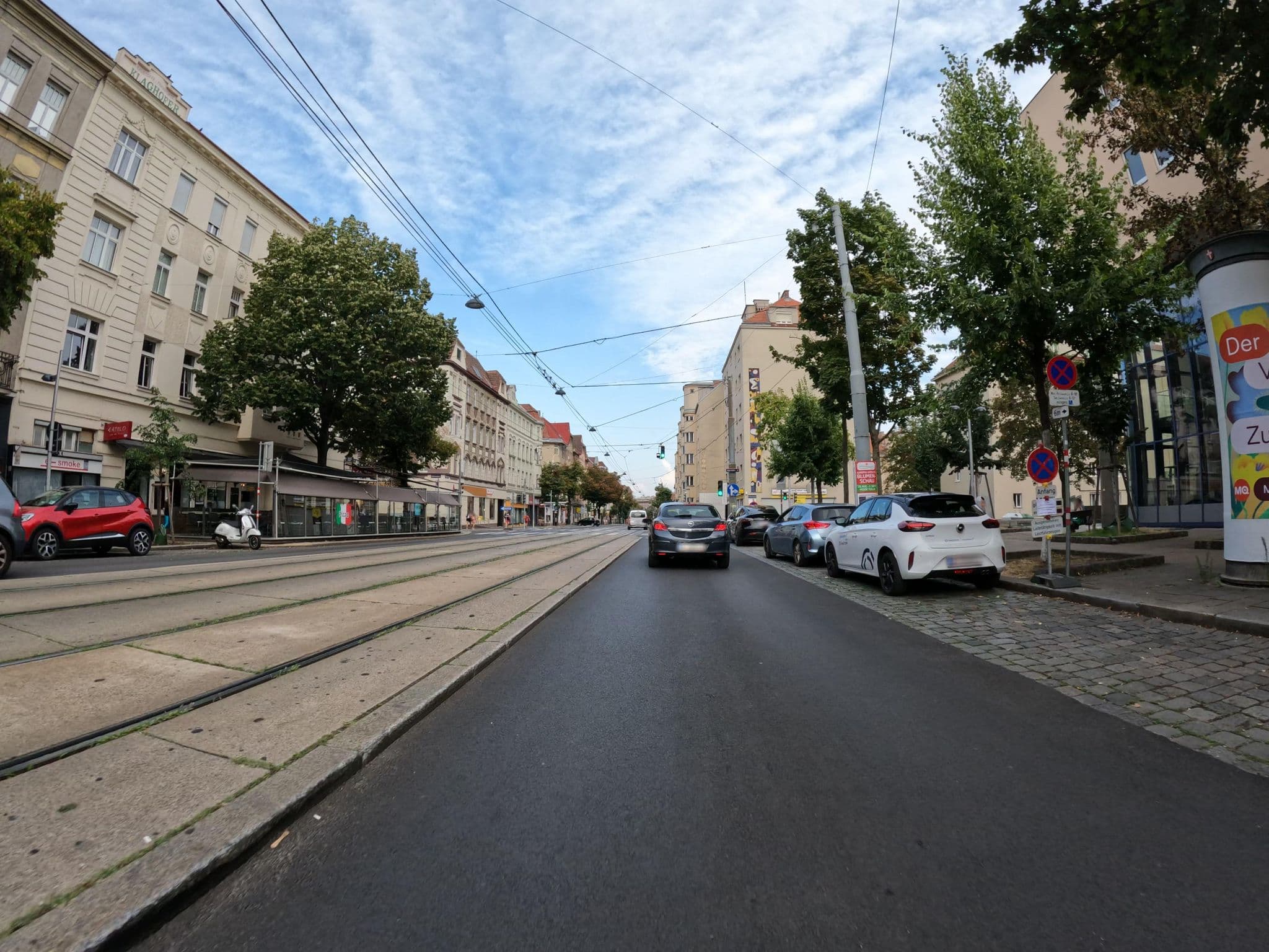 Street view near CheckVienna – Apartment Huetteldorfer Strasse, Fünfhaus — © erias (CC BY-SA · Mapillary)