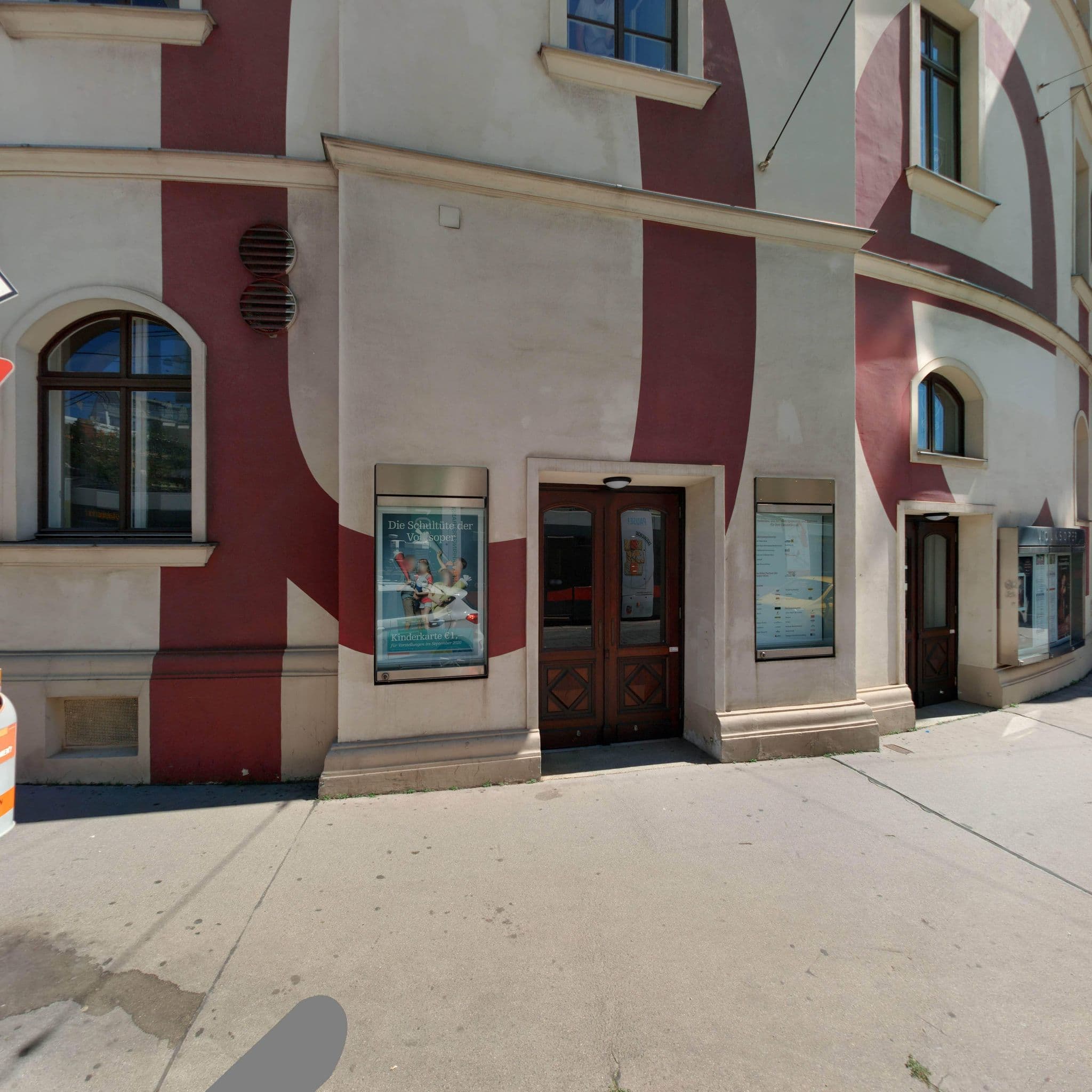 Street view near Kremslehner Hotels GmbH, Alsergrund — © eliasgander (CC BY-SA · Mapillary)