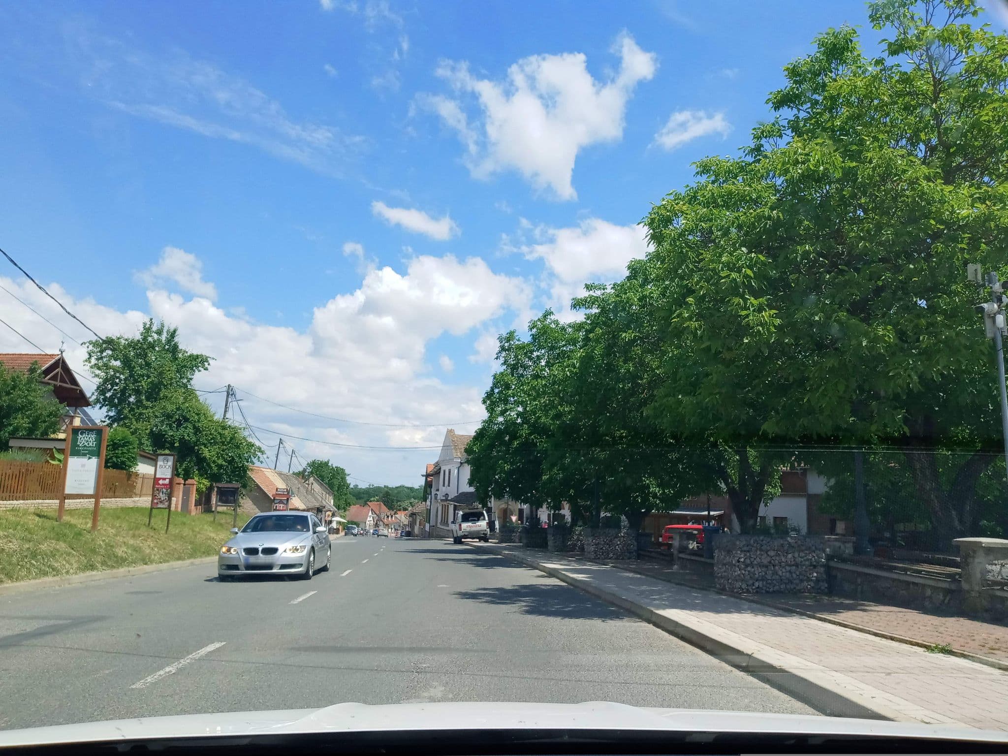 Street view near Sarokvendégház, Villány — © magyarsi (CC BY-SA · Mapillary)