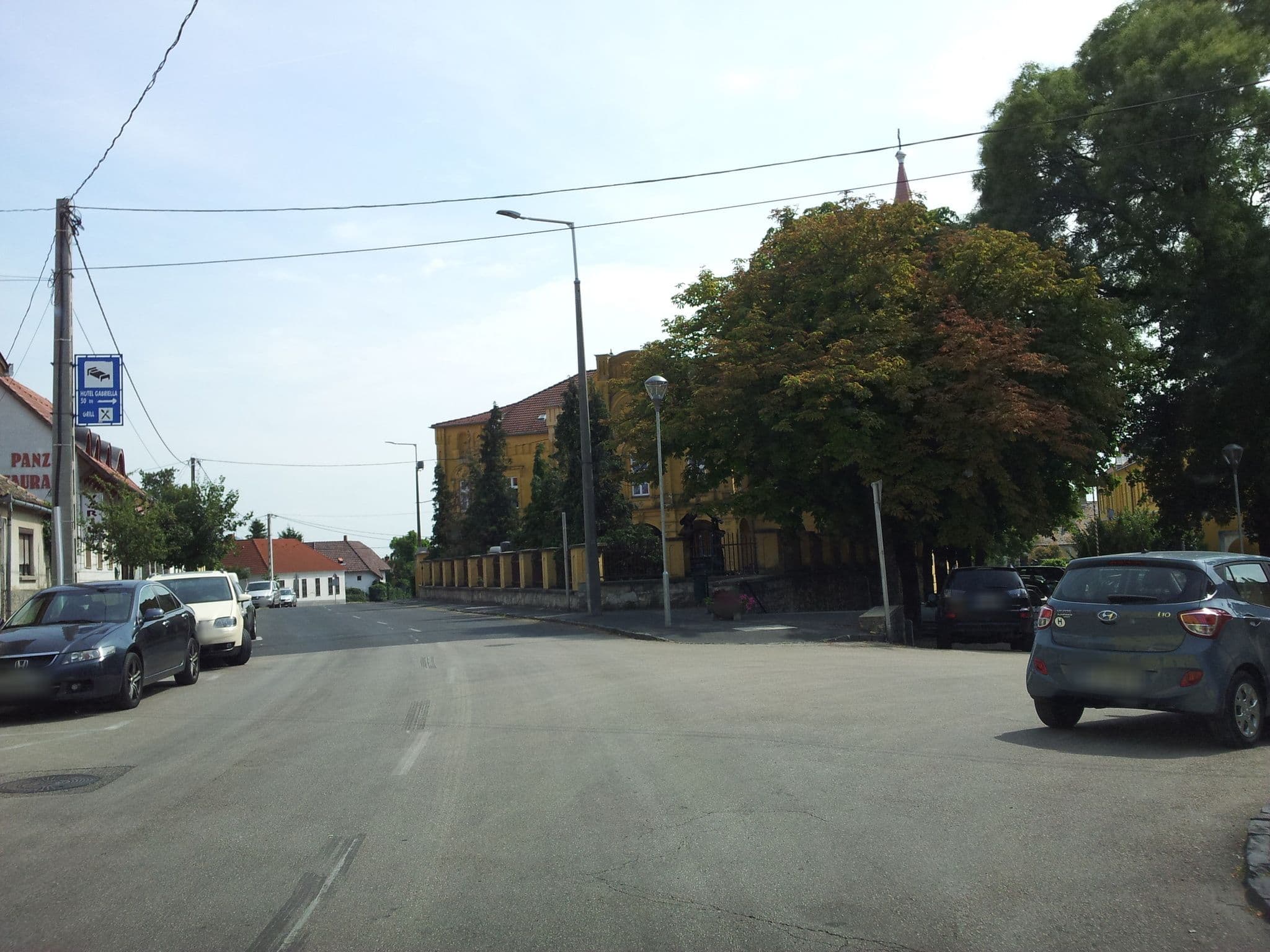 Street view near Tópart Apartman, Tapolca — © kolesajr (CC BY-SA · Mapillary)