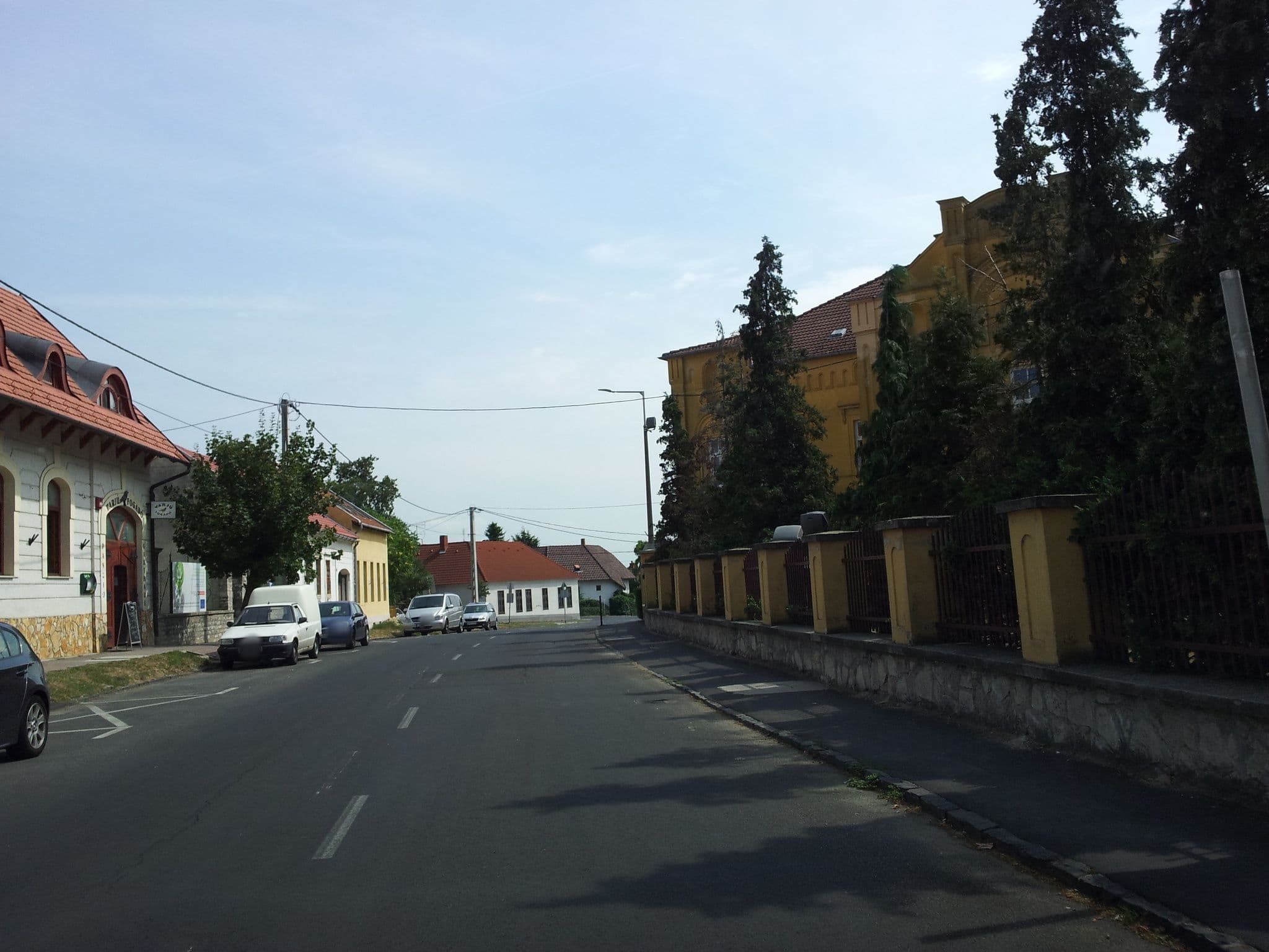 Street view near Varjú Fogadó, Tapolca — © kolesajr (CC BY-SA · Mapillary)