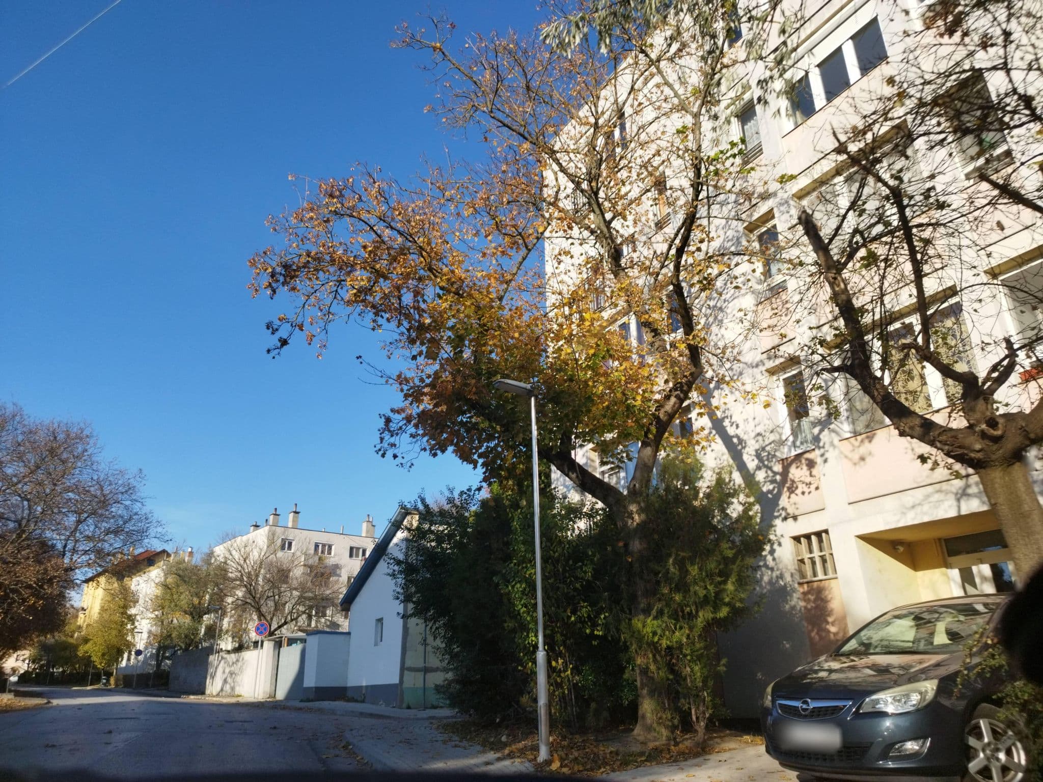 Street view near Kabóca Hun Étterem és Fogadó, Esztergom — © grozsa11 (CC BY-SA · Mapillary)