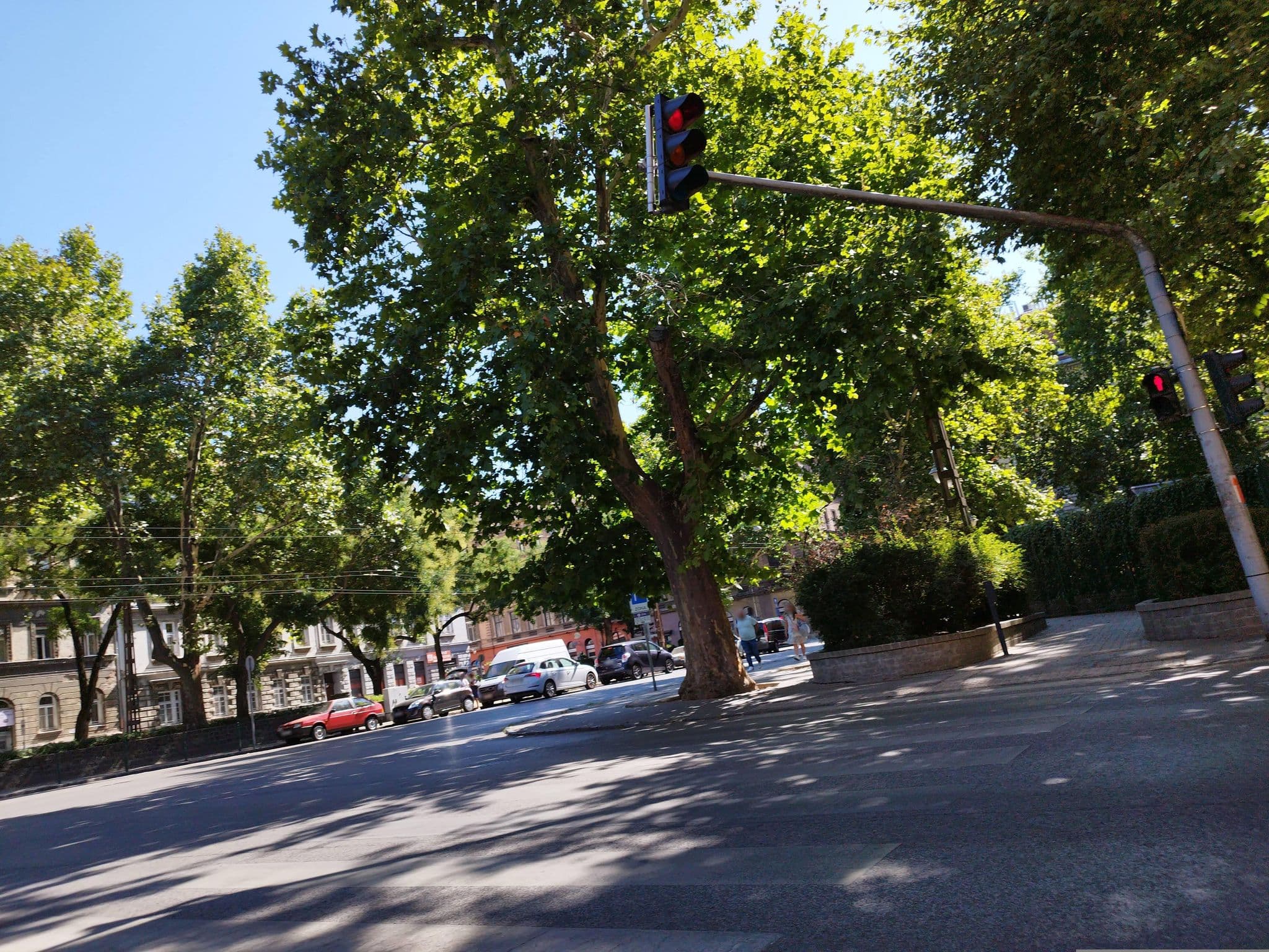 Street view near Smart Hotel, Erzsébetváros — © grozsa11 (CC BY-SA · Mapillary)