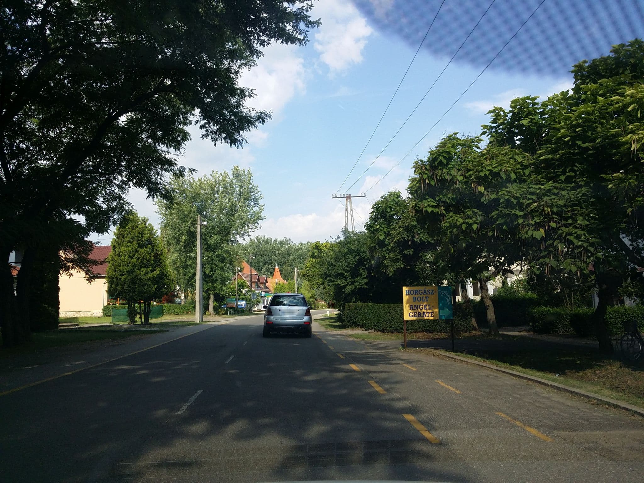 Street view near Lila Akác Apartman Tiszafüred, Tiszafüred — © utvonalfelmeresek (CC BY-SA · Mapillary)