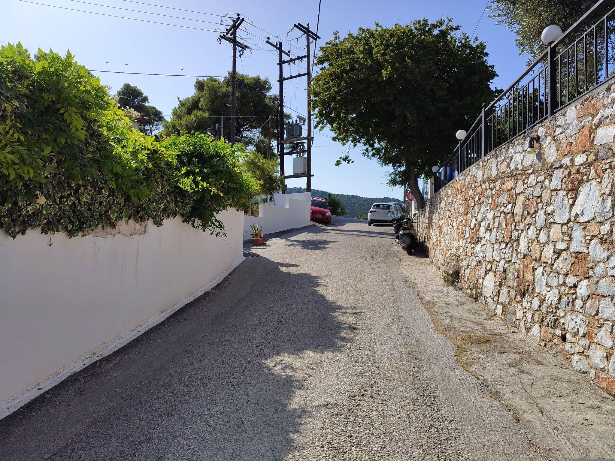 Street view near Stafylos Suites Boutique Hotel, Skópelos — © majovajo (CC BY-SA · Mapillary)