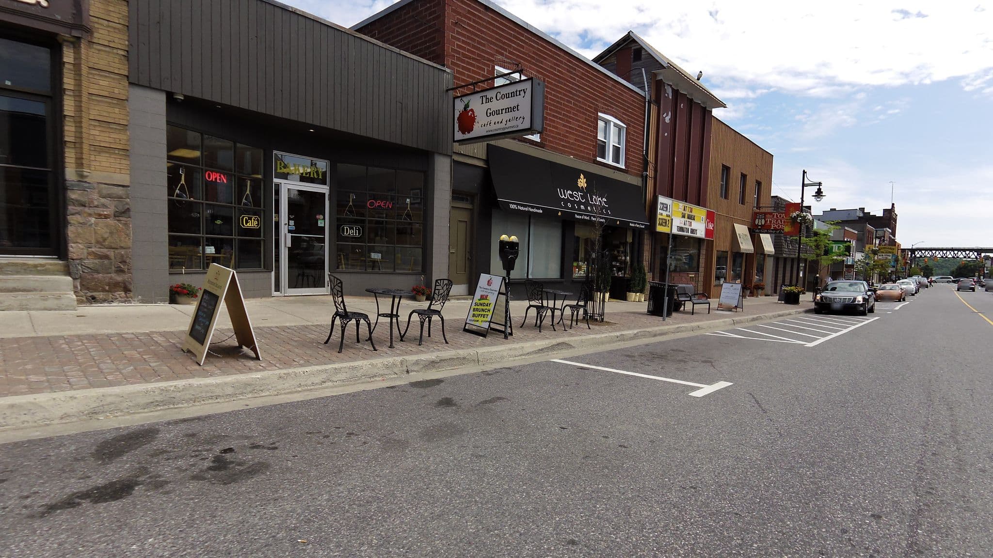 Street view near The Knight's Inn, Parry Sound — © rps333 (CC BY-SA · Mapillary)
