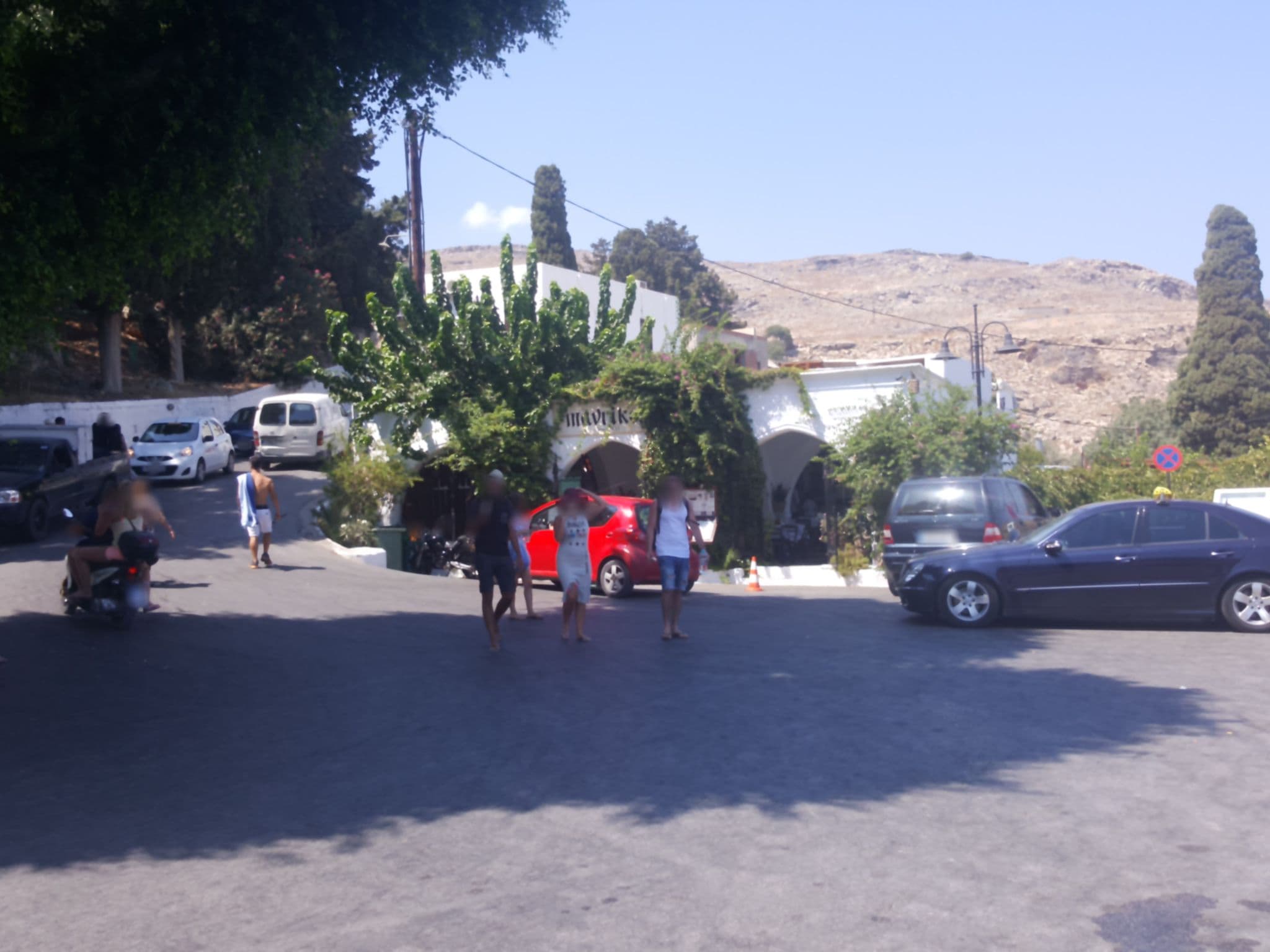Street view near Chrysanthi studios, Líndos — © hakan (CC BY-SA · Mapillary)