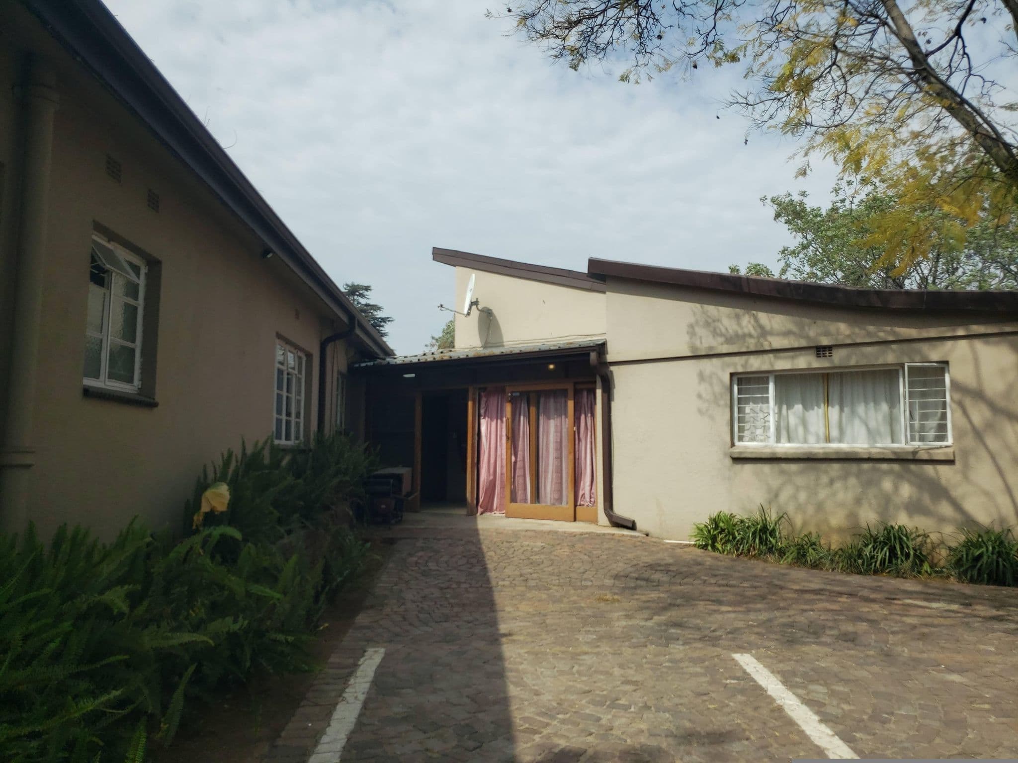 Street view near Emerald Guest House, Eden Glen — © mapfool (CC BY-SA · Mapillary)