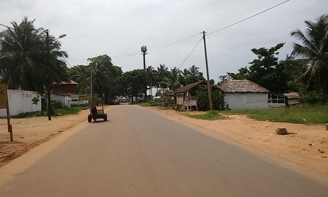 Street view near La Bonne Fourchette, Grand-Bassam — © anebophil (CC BY-SA · Mapillary)