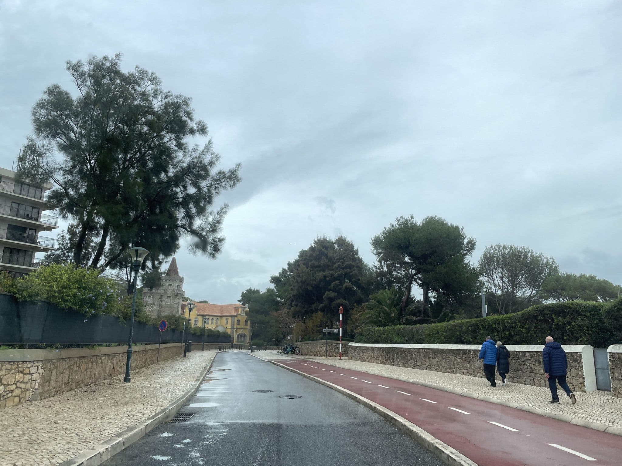 Street view near Farol Hotel, Cascais — © seraq (CC BY-SA · Mapillary)