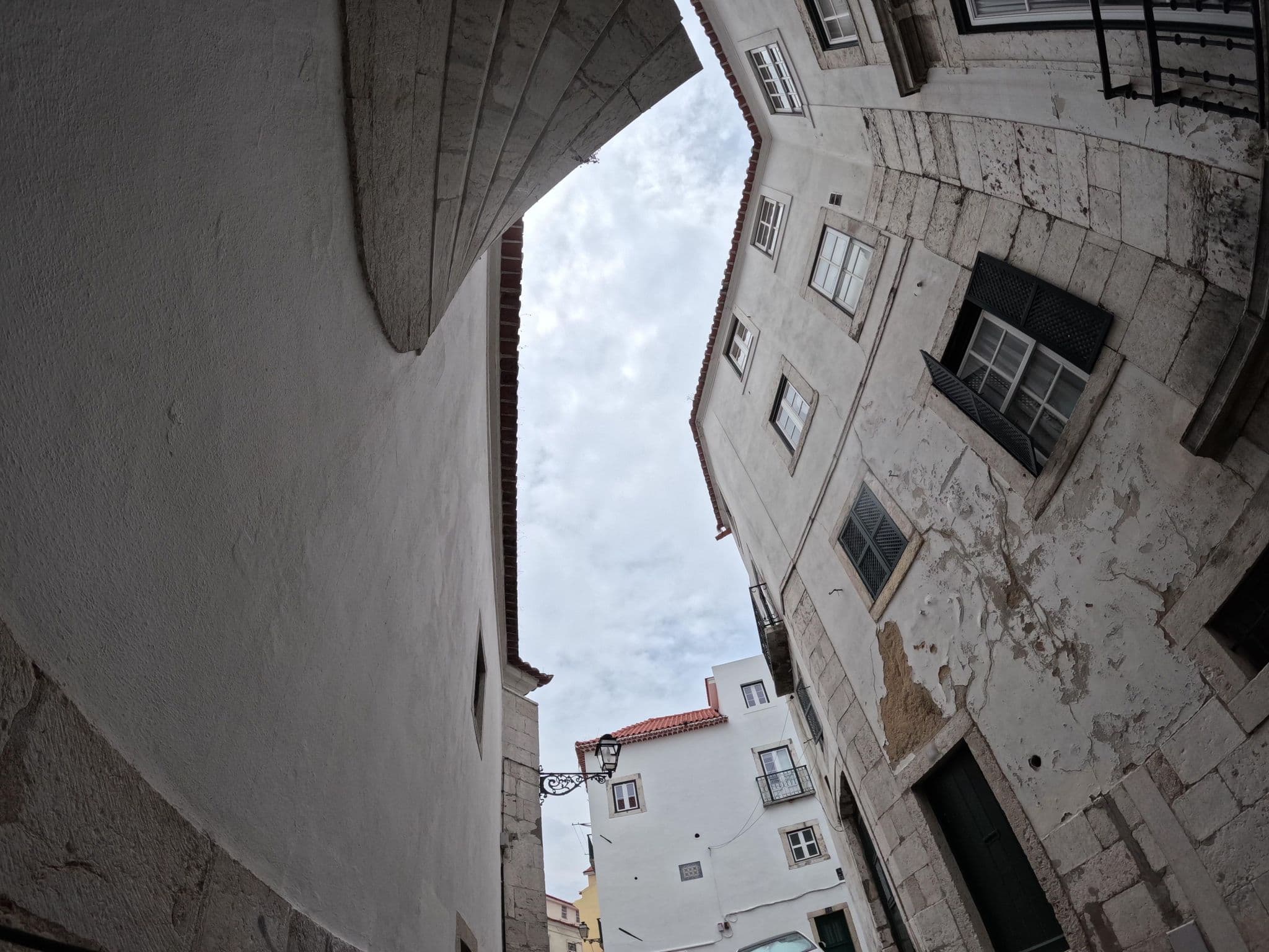 Street view near Chancheller, Alfama — © claudiop (CC BY-SA · Mapillary)