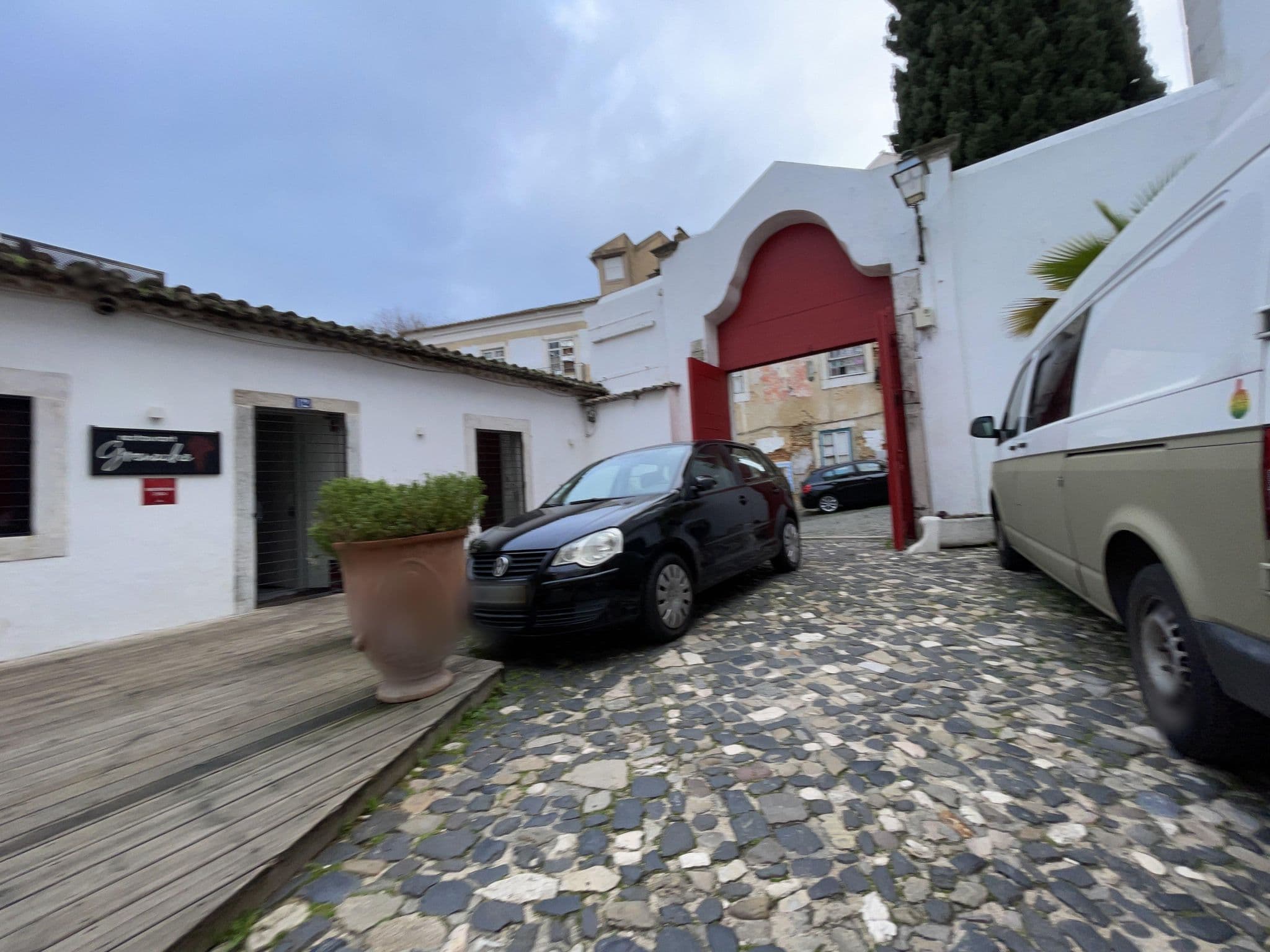 Street view near Casa D'almedina, Alfama — © gness (CC BY-SA · Mapillary)