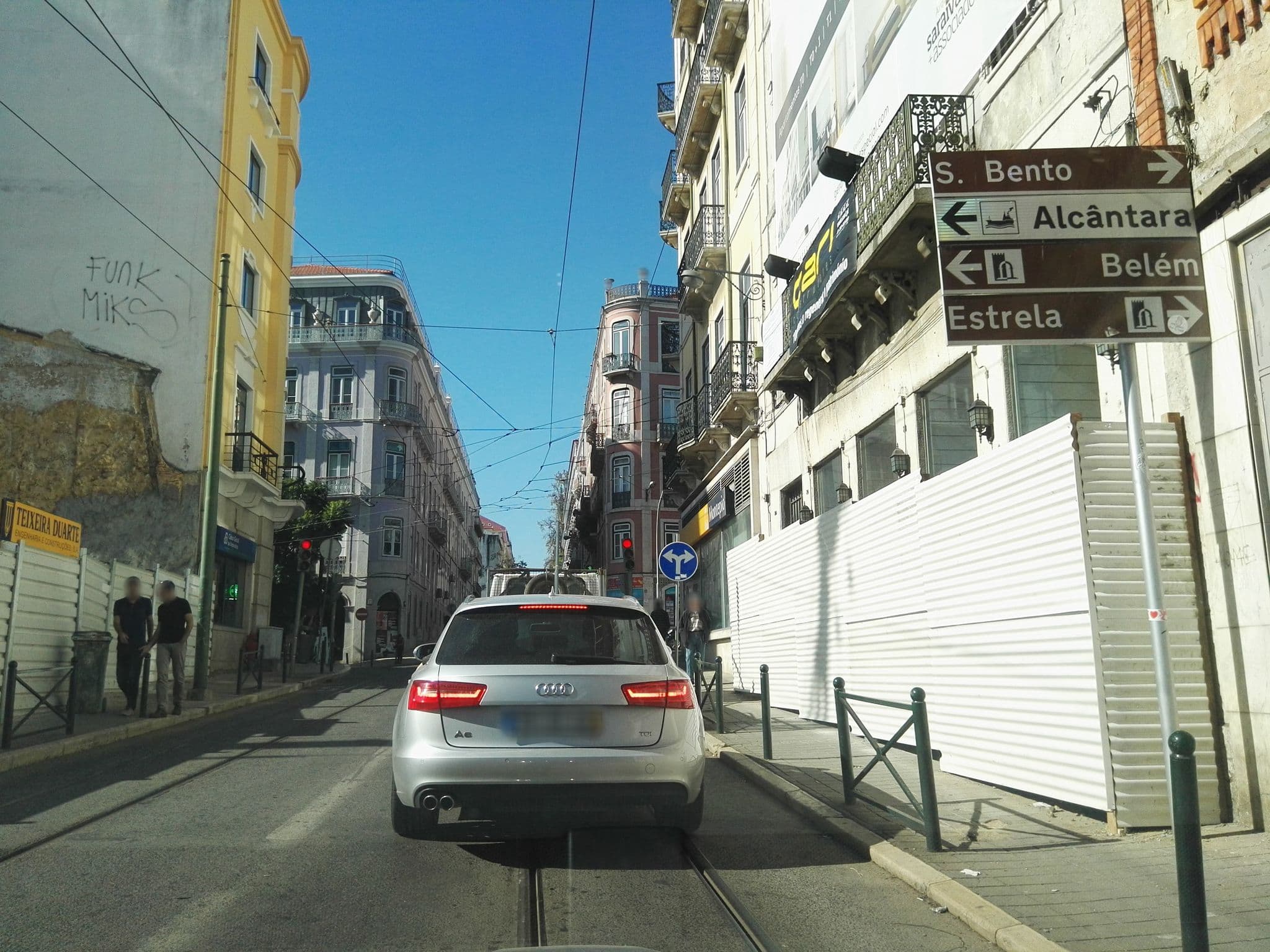 Street view near Checkin Lisboa, Santos-o-Velho — © filipegraciosa (CC BY-SA · Mapillary)