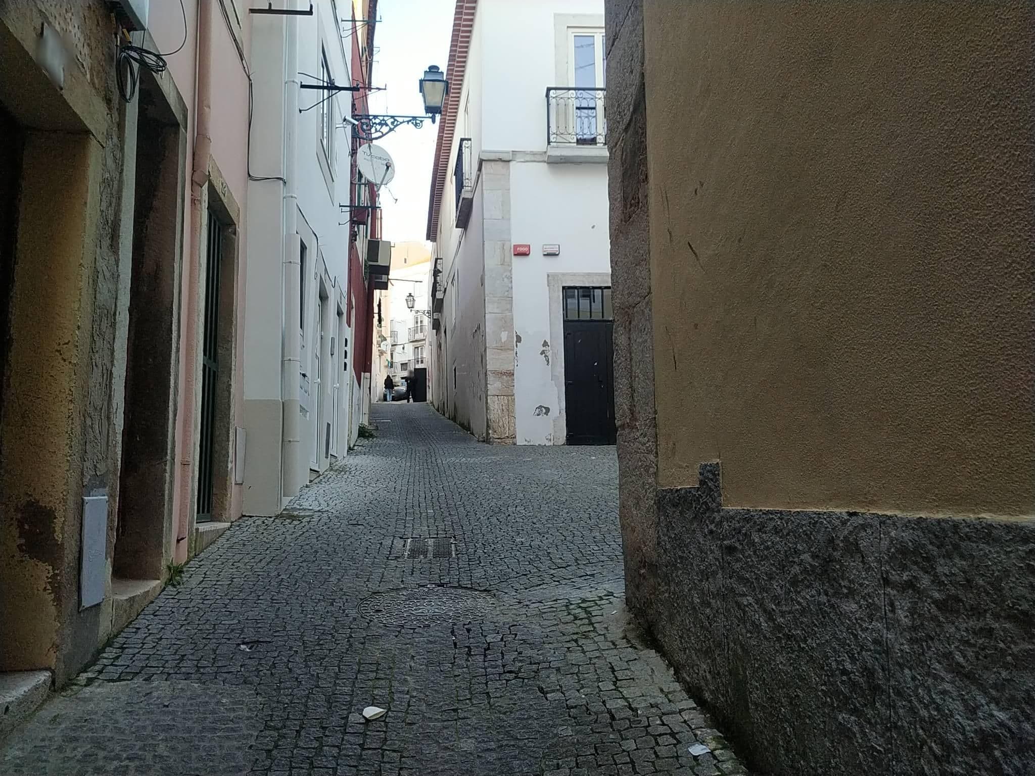 Street view near Vila Olarias, Graça — © filohipo (CC BY-SA · Mapillary)