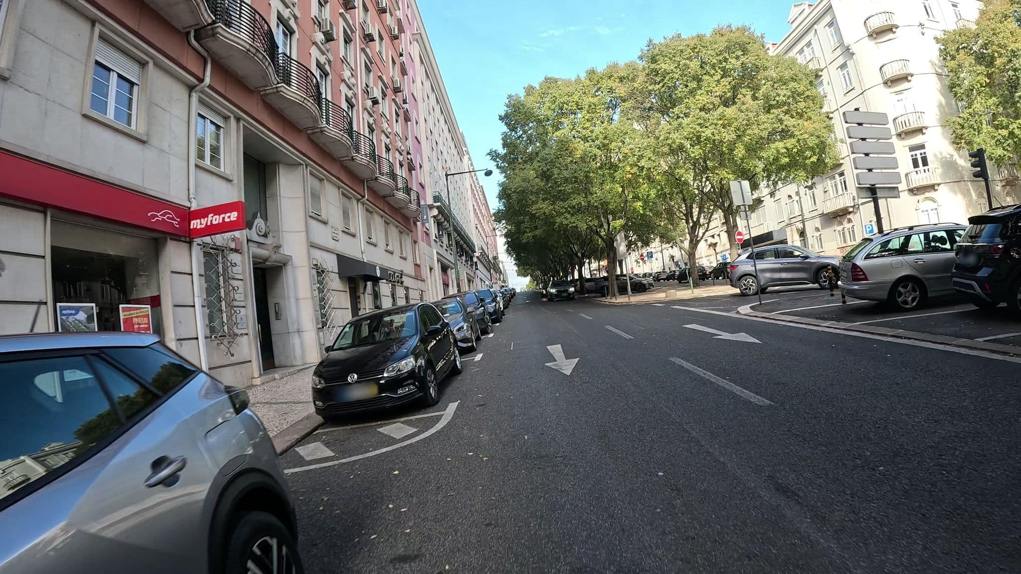 Street view near Home Sweet Lisbon Guest House, São Sebastião da Pedreira — © danielagos12 (CC BY-SA · Mapillary)