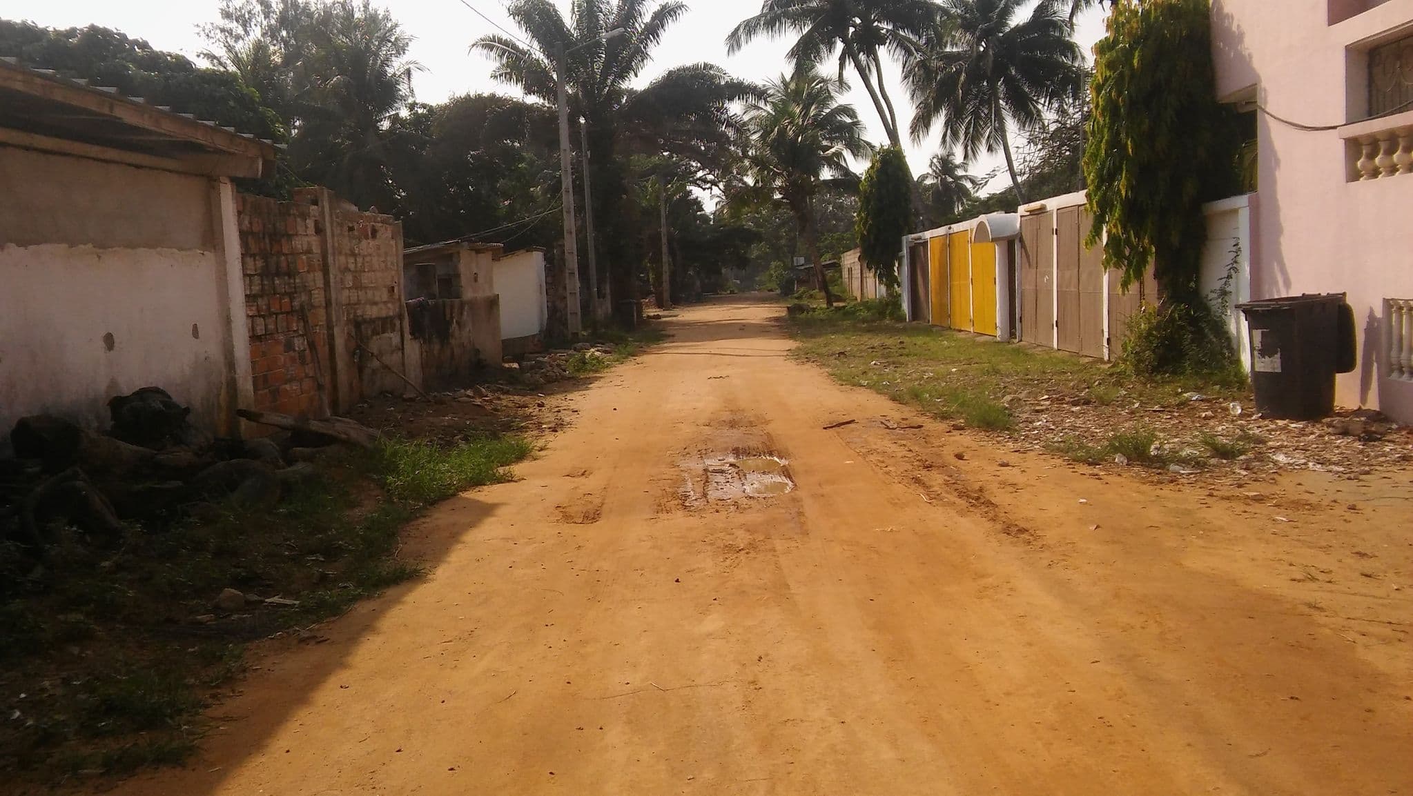 Street view near Hôtel de France, Grand-Bassam — © anebophil (CC BY-SA · Mapillary)