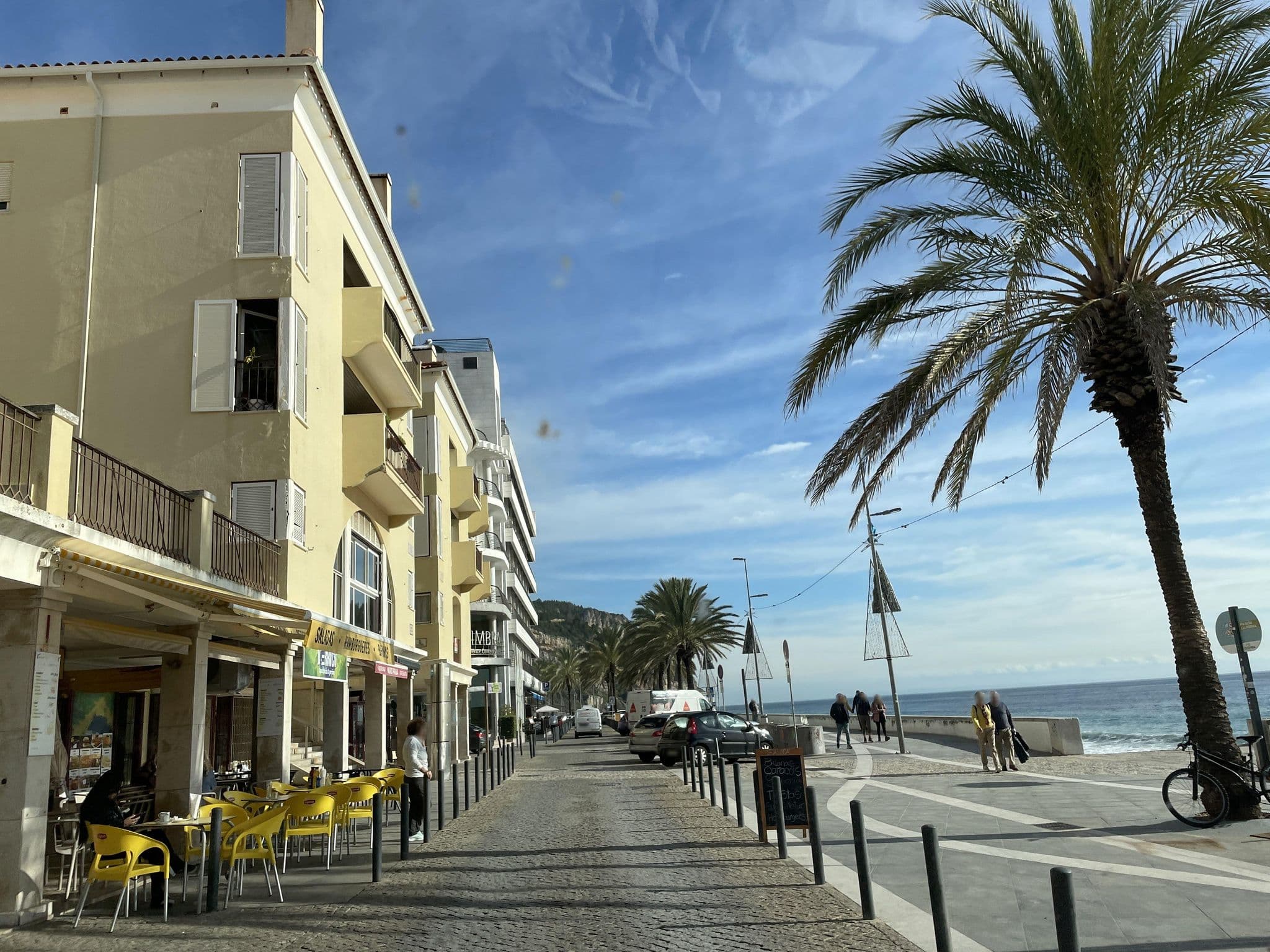 Street view near Aiola Guesthouse, Sesimbra — © seraq (CC BY-SA · Mapillary)