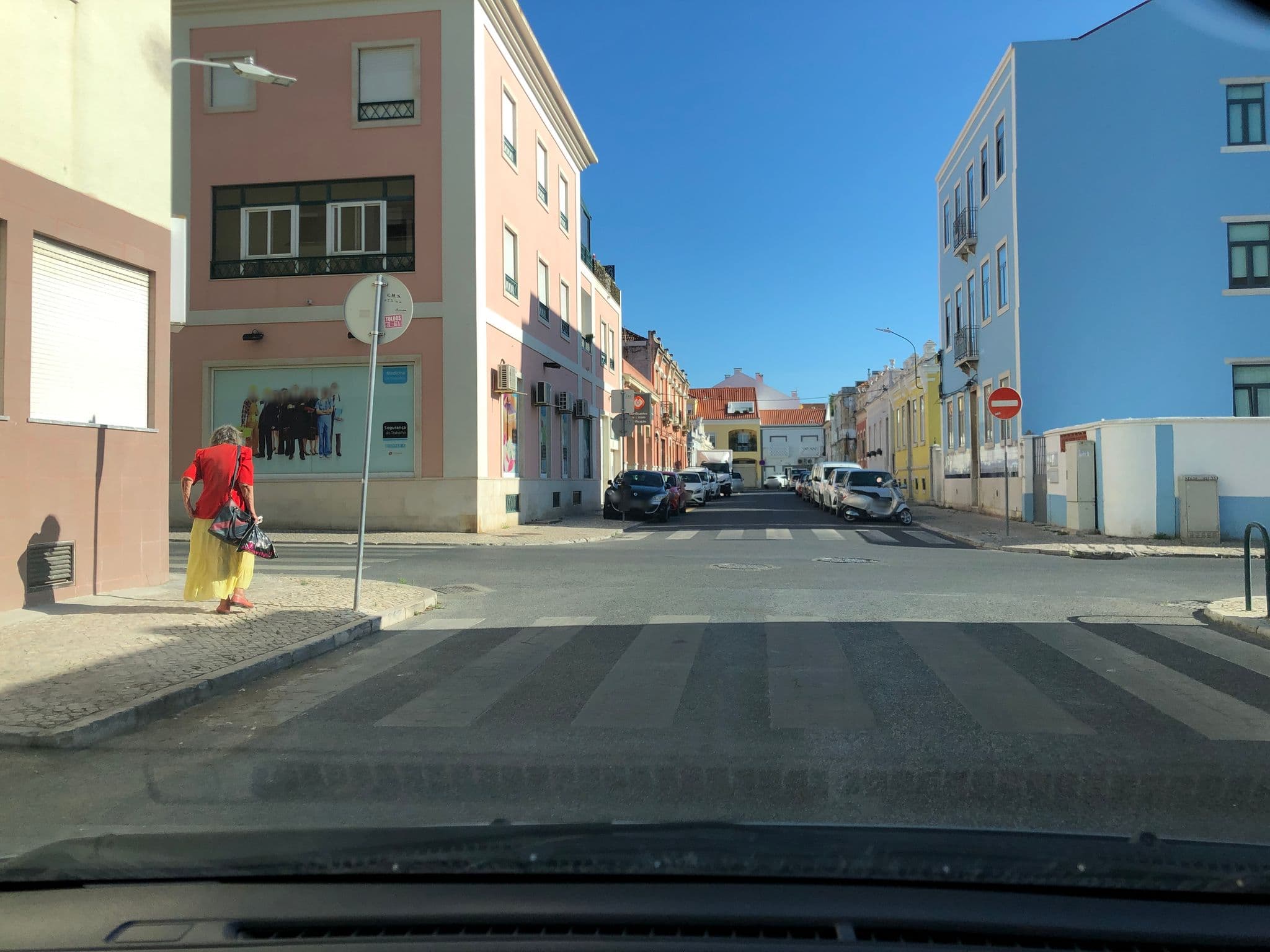 Street view near Alcaçaria Do Bairro, Setúbal — © sanjorgepinho (CC BY-SA · Mapillary)