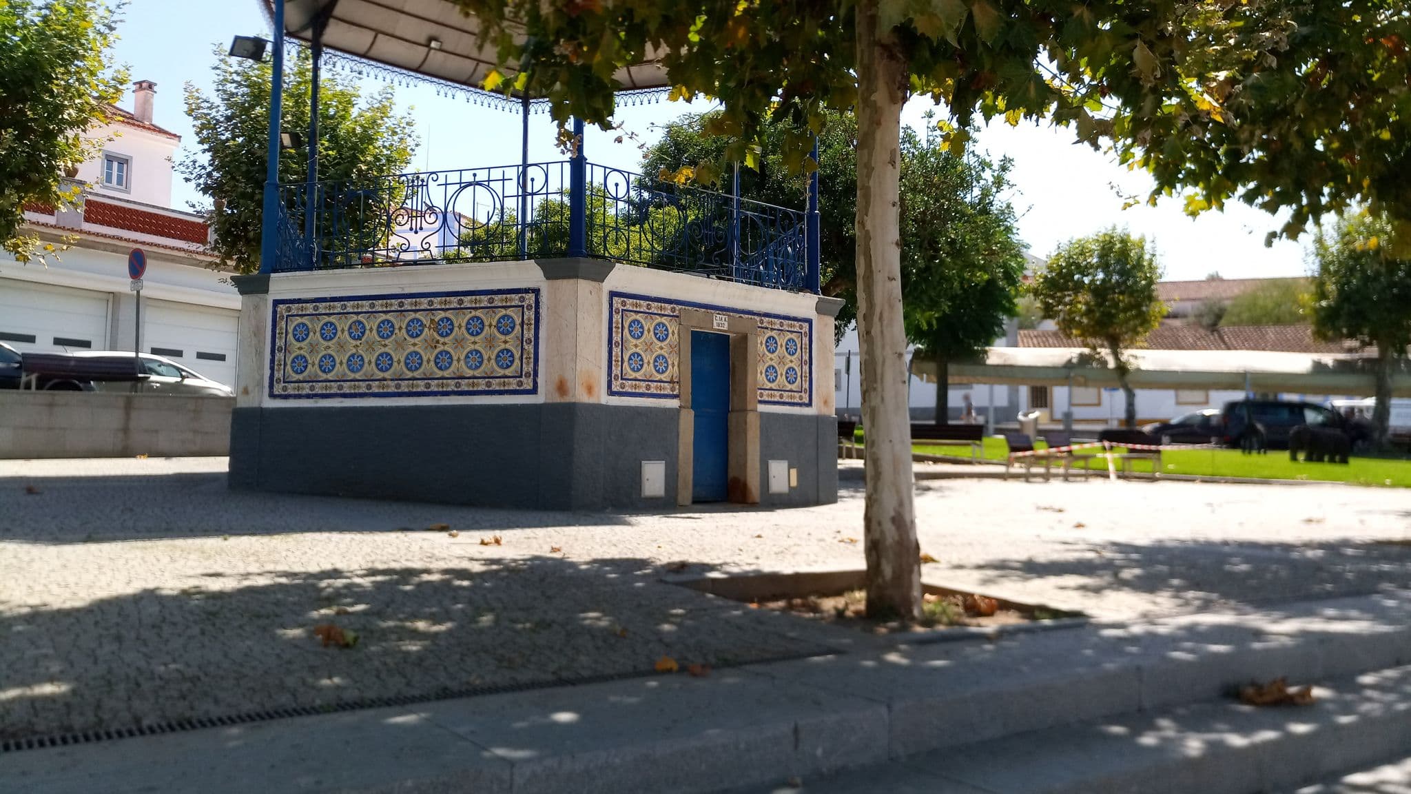 Street view near Casa do Plátano, Évora — © cartixa (CC BY-SA · Mapillary)