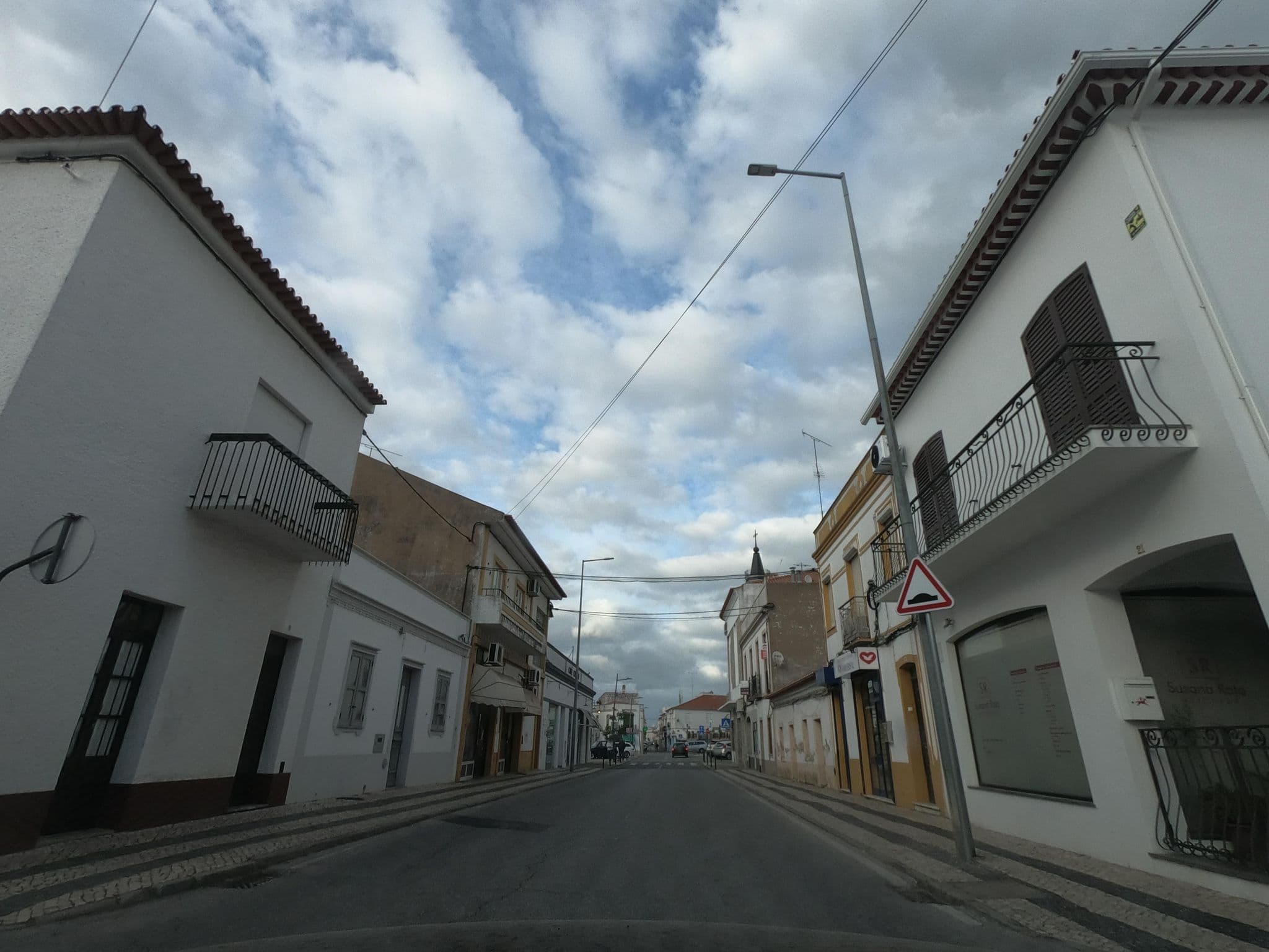 Street view near Restaurante Residencial O Gato, Reguengos de Monsaraz — © filohipo (CC BY-SA · Mapillary)