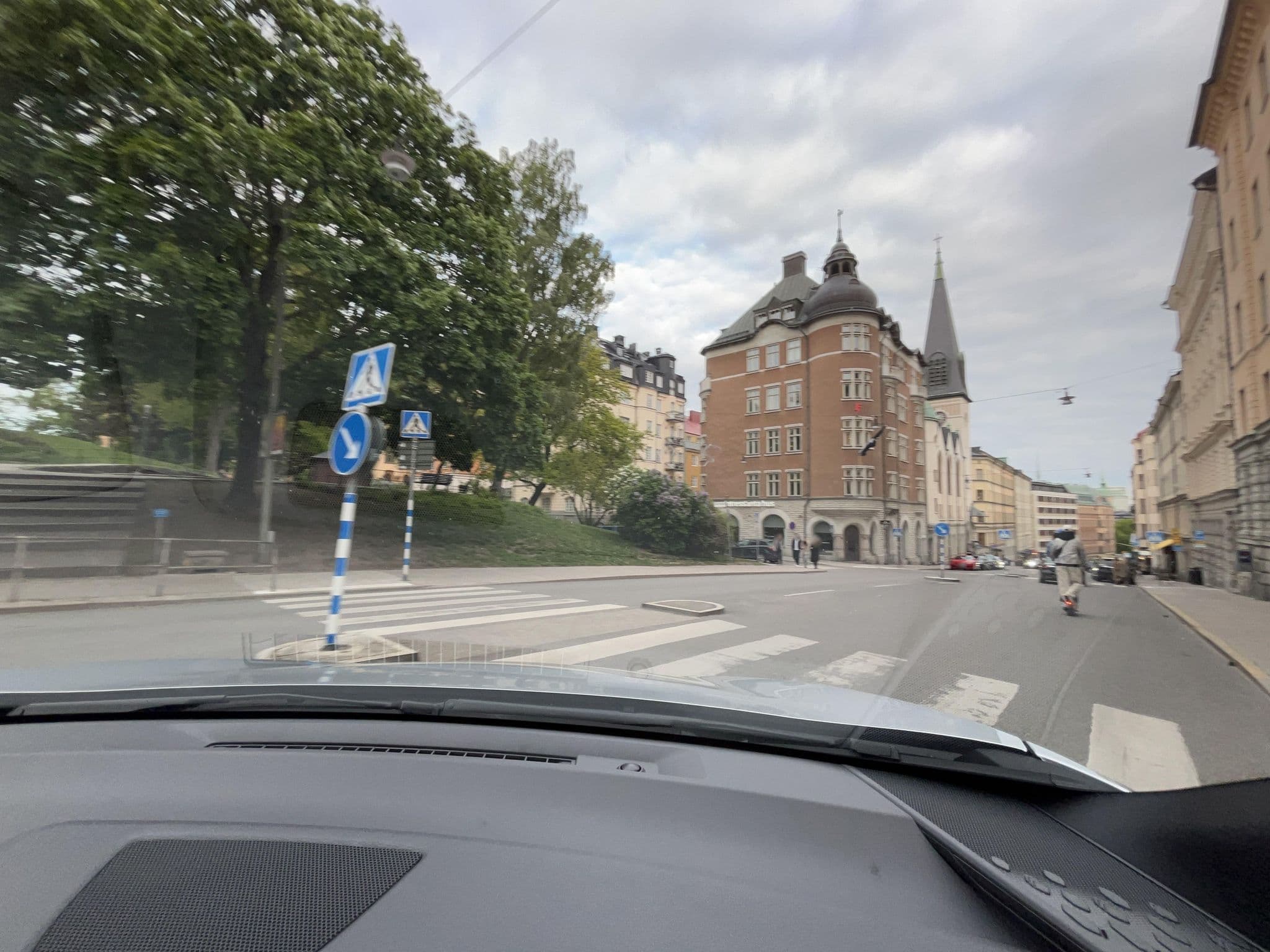 Street view near Hotell Bema, Kungsholmen — © masterofnoroad (CC BY-SA · Mapillary)