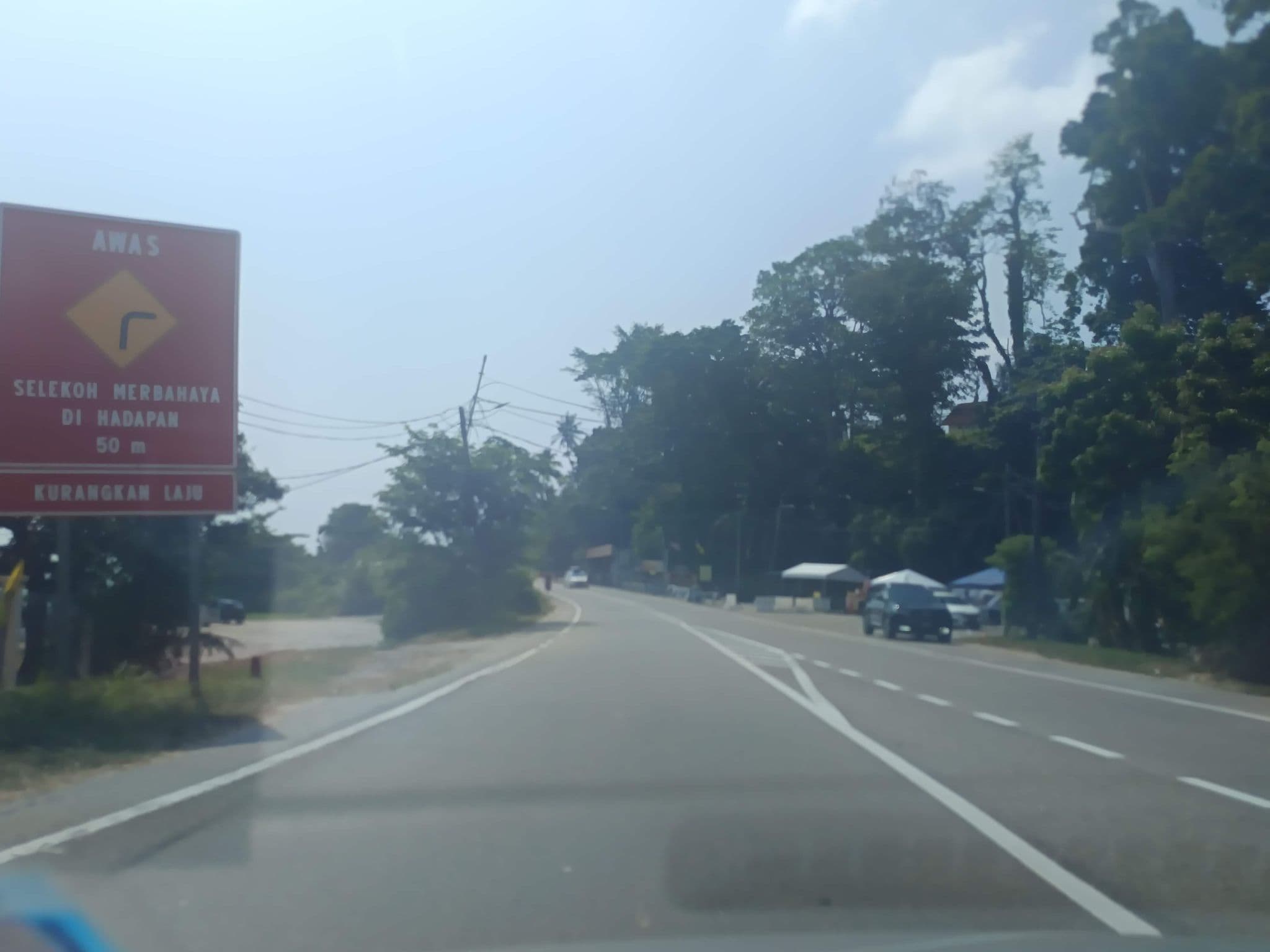 Street view near surau corus paradise hotel, Kampung Sirusa — © YikQin (CC BY-SA · Mapillary)