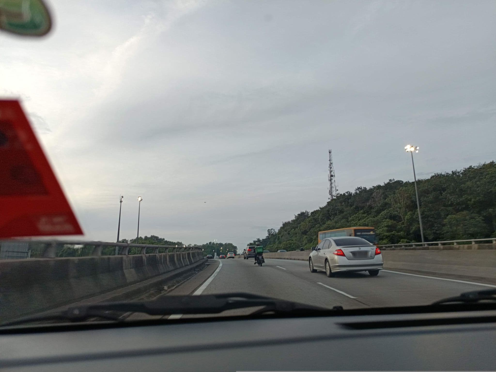 Street view near Country Heights Resort Villa LQ G2, Seri Kembangan — © YikQin (CC BY-SA · Mapillary)