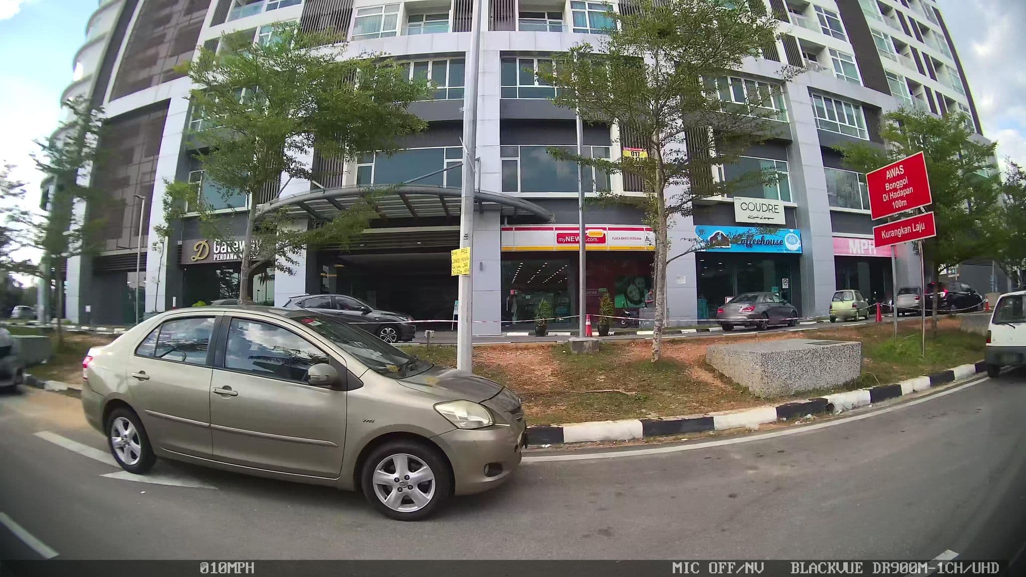 Street view near Sherwood Gateway Hotel, Bangi — © kaart_3 (CC BY-SA · Mapillary)