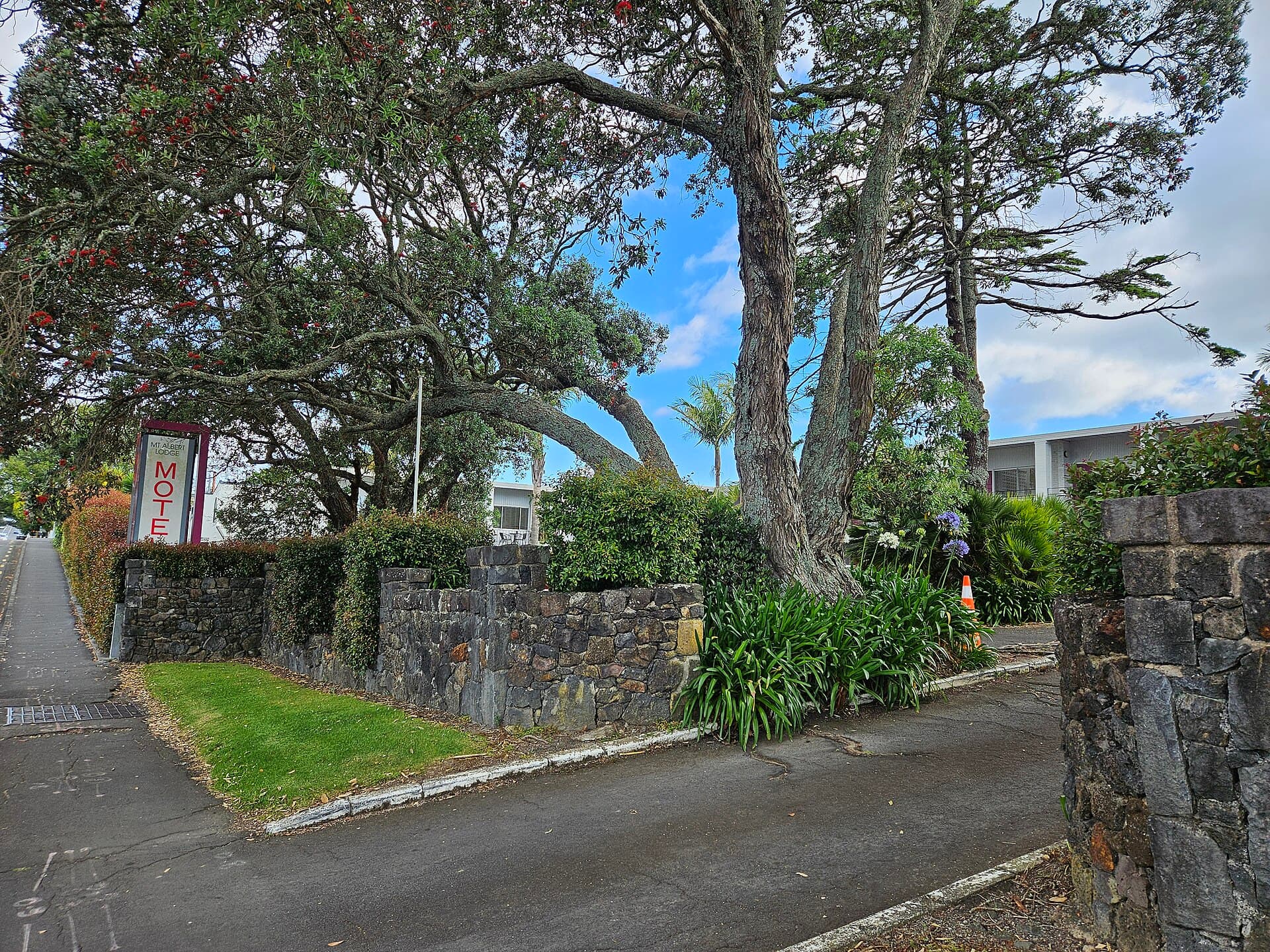 Mt Albert Lodge (via Wikimedia Commons, CC BY 4.0)