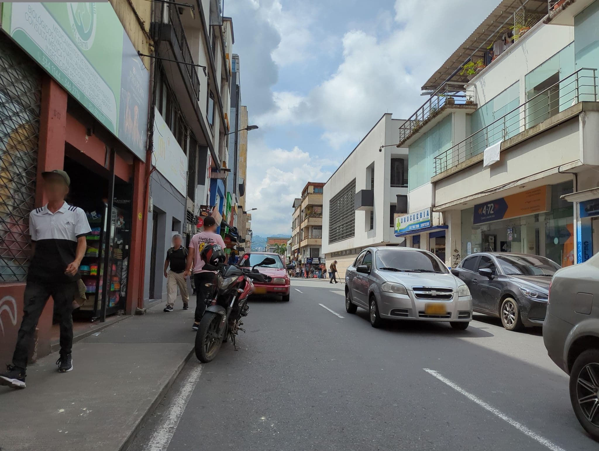 Street view near Gran Hotel Pereira, Pereira — © maplarry (CC BY-SA · Mapillary)