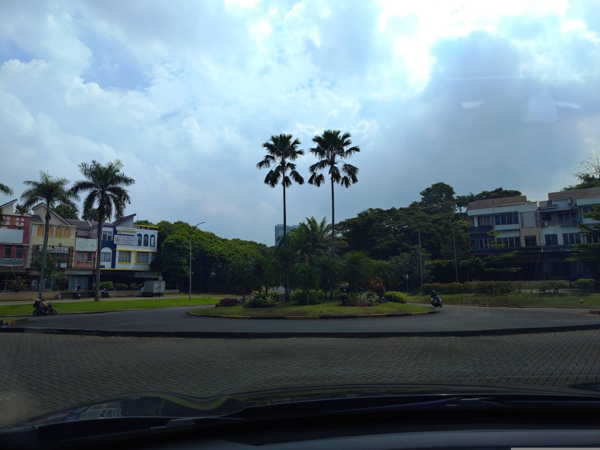 Street view near Rumah BORDIR, Serpong — © FotoPeta (CC BY-SA · Mapillary)