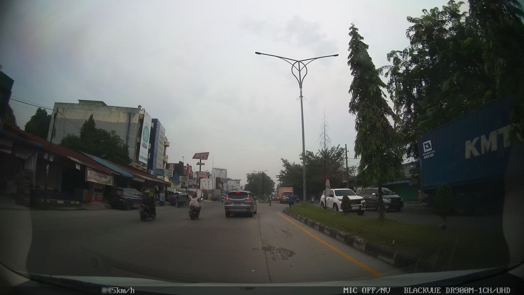 Street view near Jl. Riau pekanbaru, Deli Tua — © kaart_2 (CC BY-SA · Mapillary)