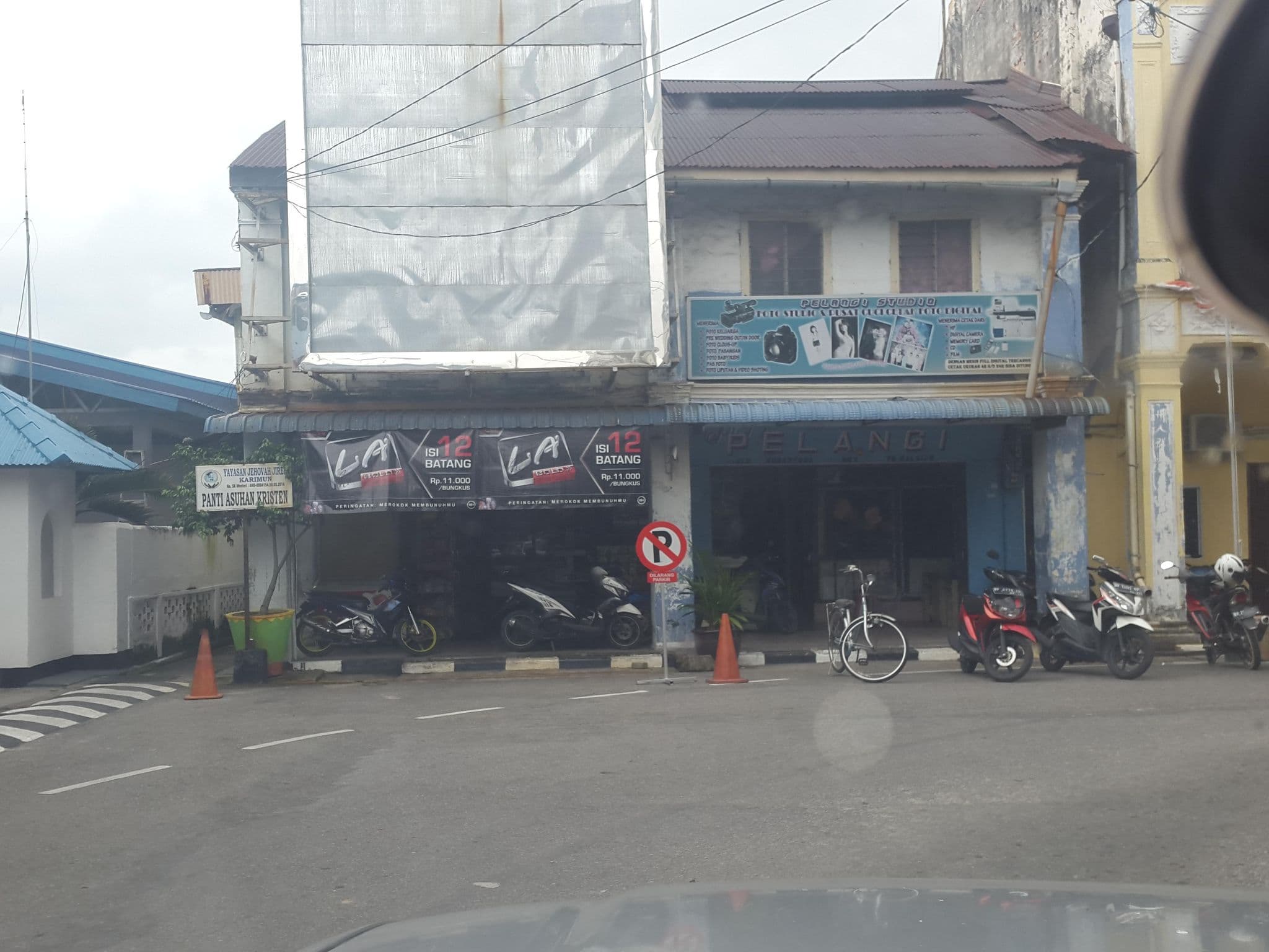 Street view near Rama Shinta Hotel, Tanjung Balai — © roadroid (CC BY-SA · Mapillary)