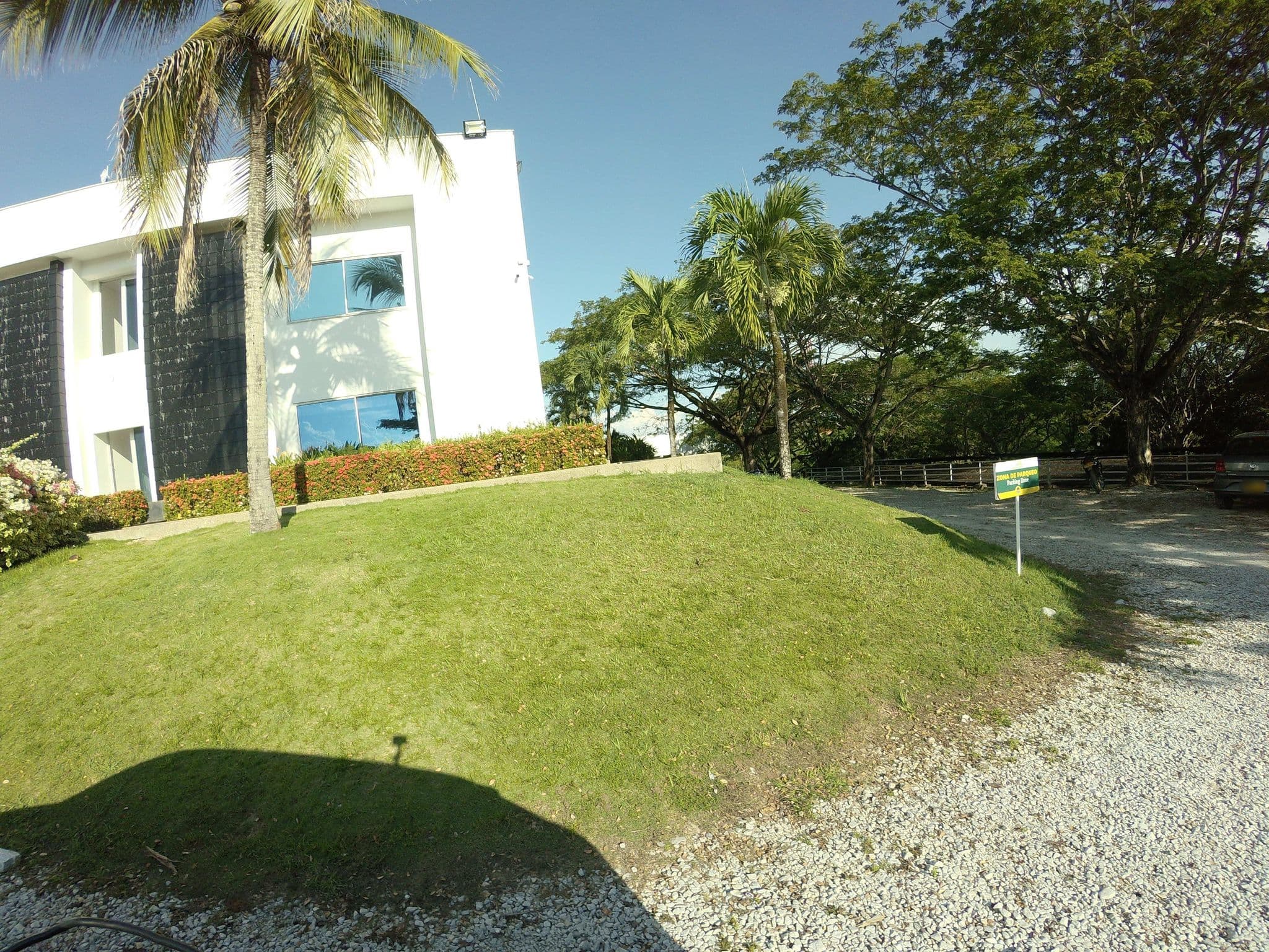 Street view near Hotel La Colina, Puerto Triunfo — © angoca (CC BY-SA · Mapillary)