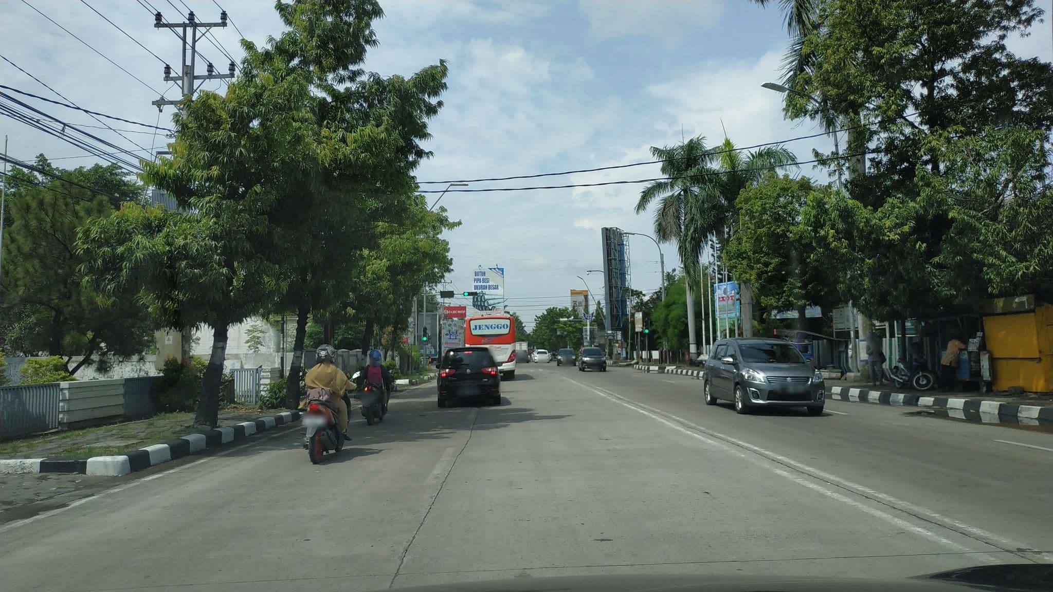 Street view near Hotel Eben Haezer, Tegal — © akrimullag (CC BY-SA · Mapillary)