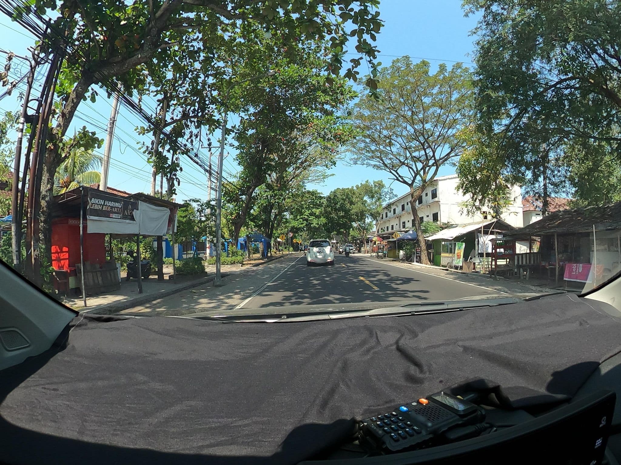 Street view near The Santosa Villas & Resort Lombok, Senggigi — © Kaart_Local (CC BY-SA · Mapillary)